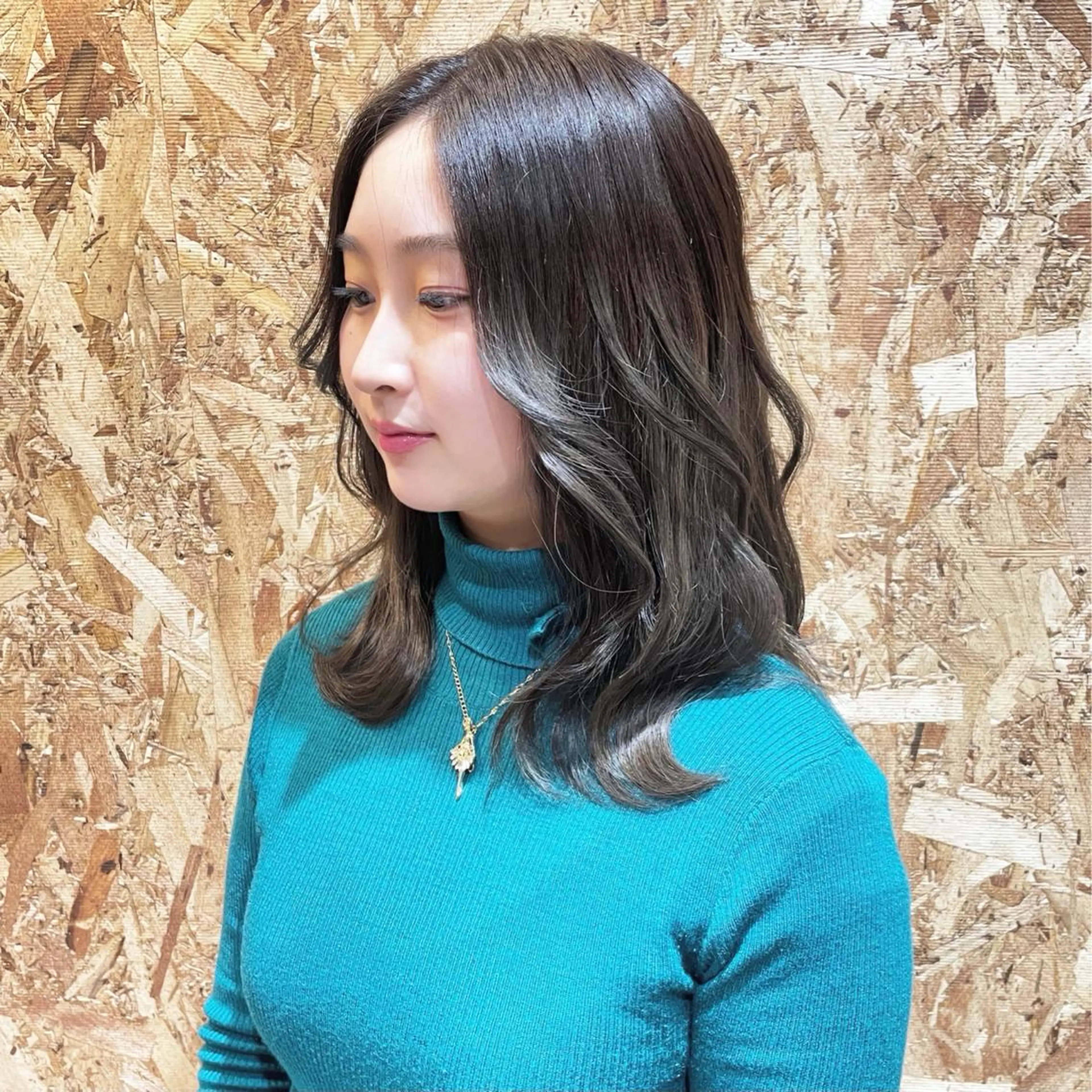 ミディアム カラー グレージュ 外ハネヘア 🦋韓国系指名No1 店長/圓山 祐也🦋のヘアスタイル