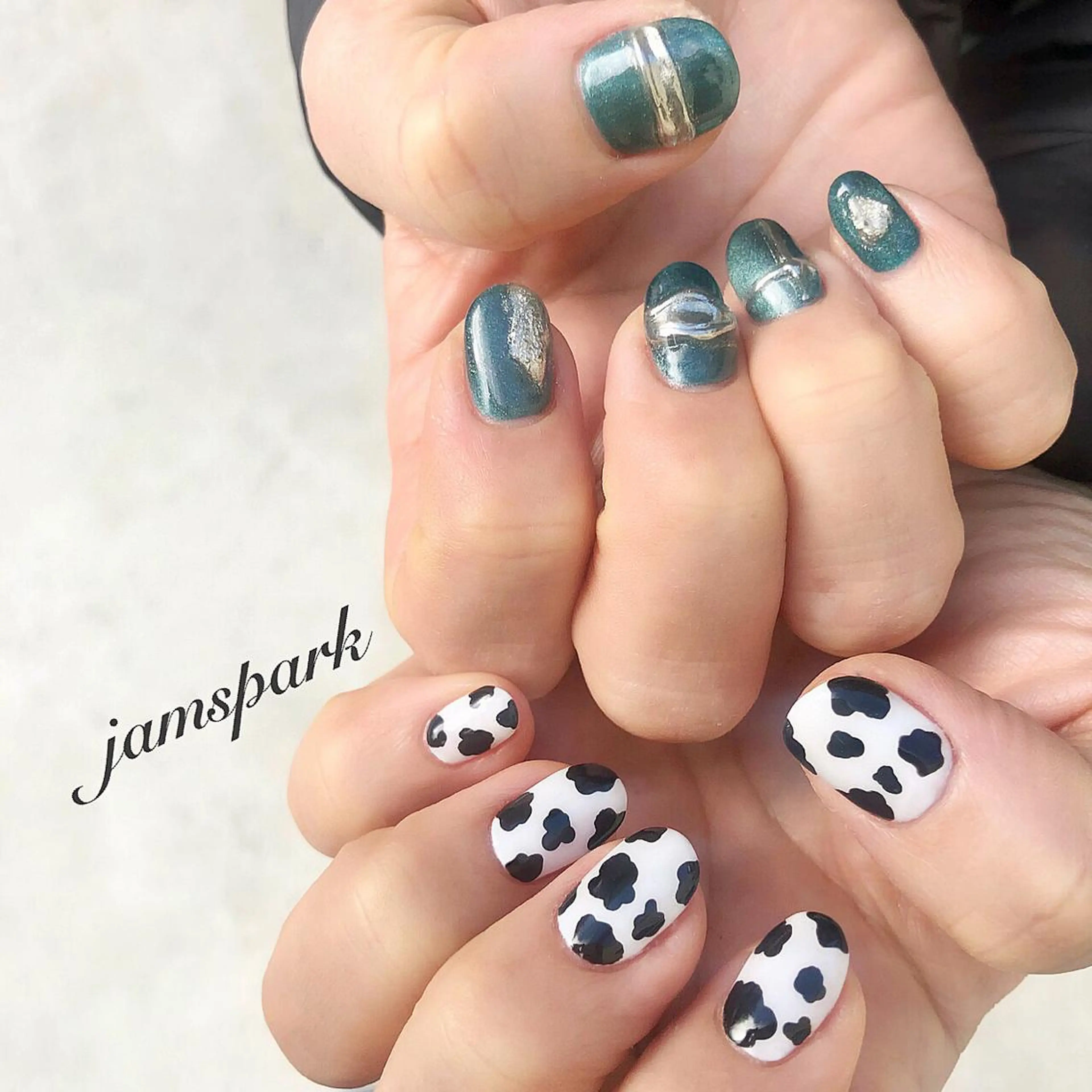 ネイル 成人式 おそろいネイル ミラーネイル ニュアンスネイル 冬ネイル ハンドネイル jamspark ✨のネイルデザイン