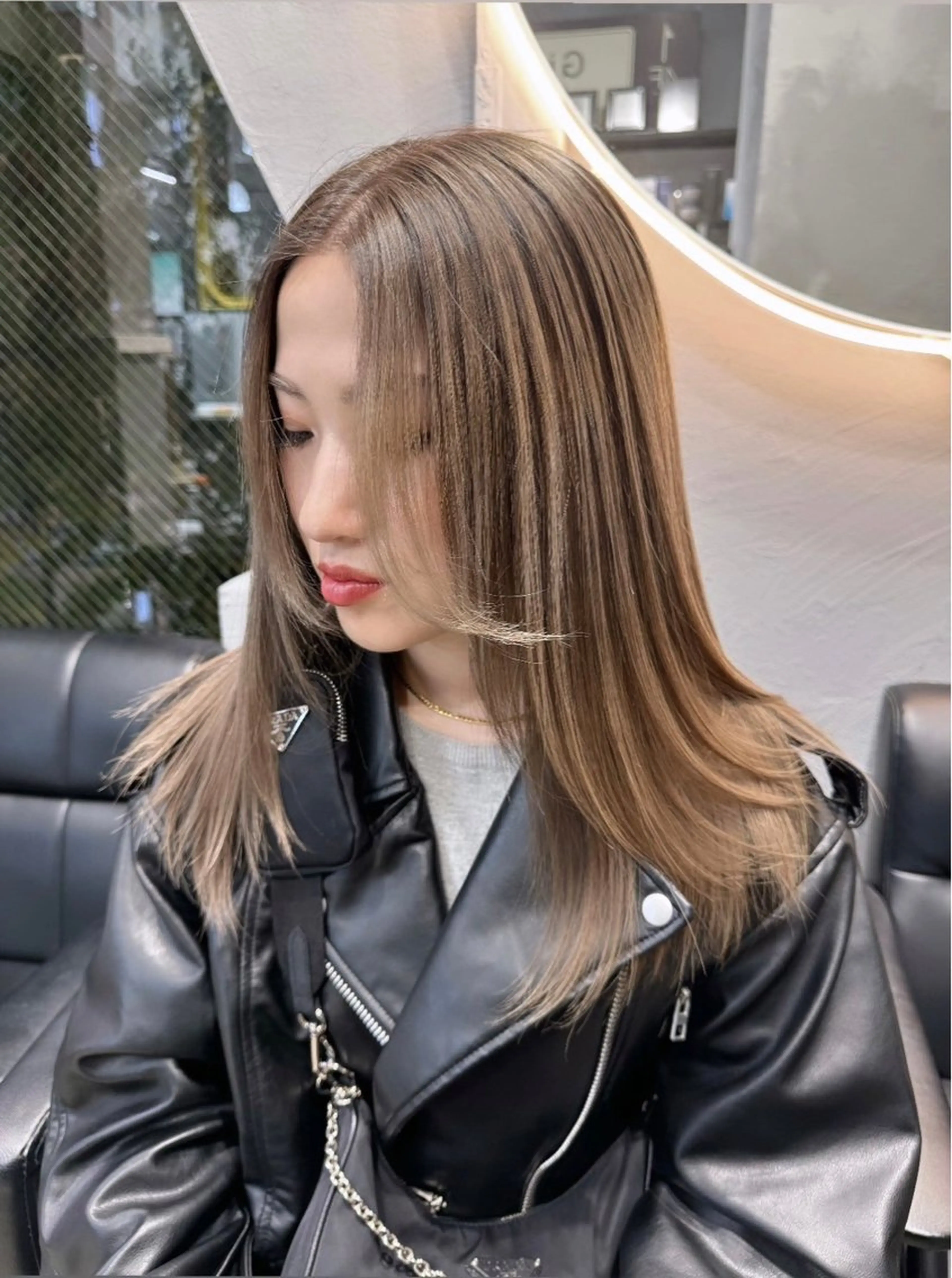 ミディアム カラー Roi ofGiseLのヘアスタイル