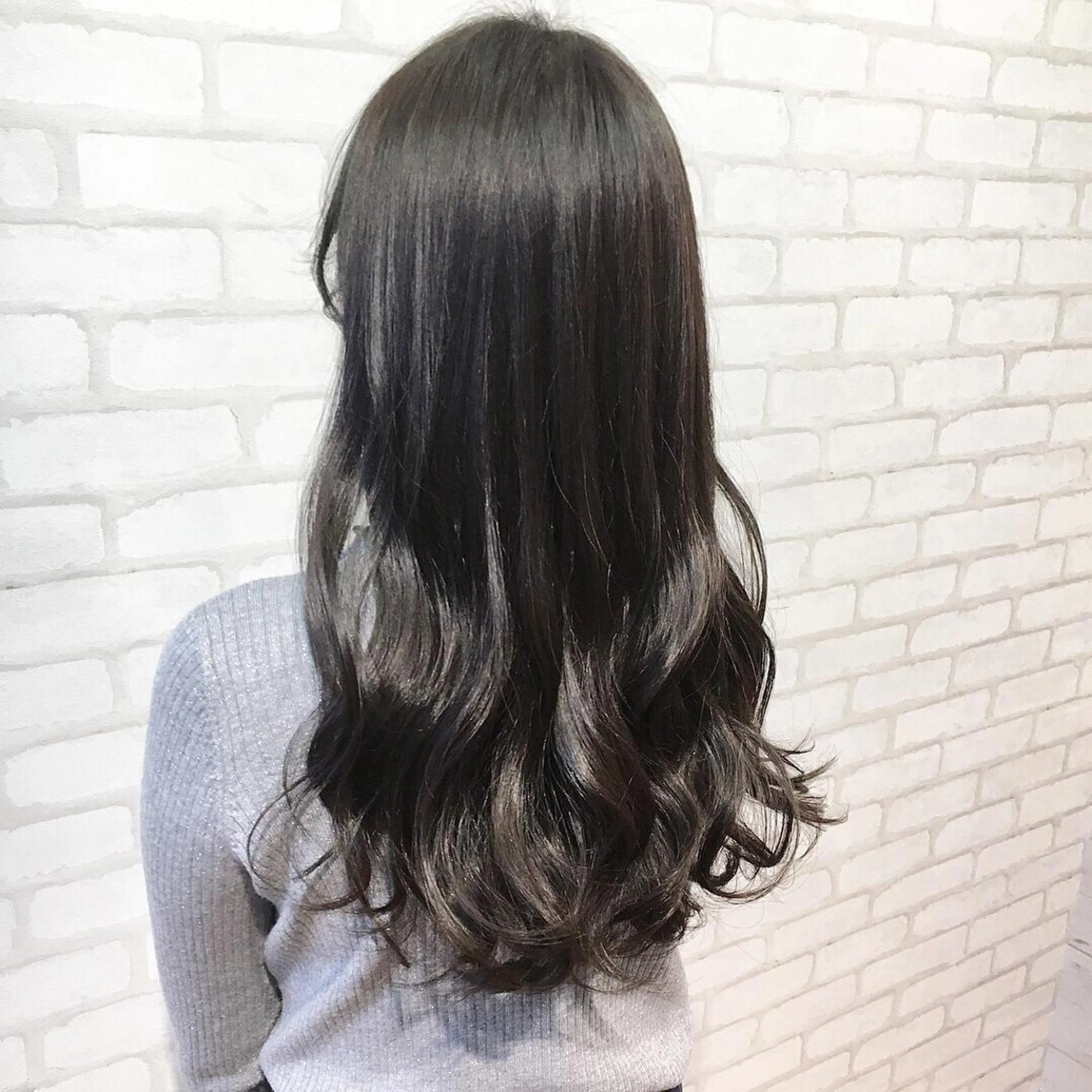 ロング ミヤザキ タクトのヘアスタイル