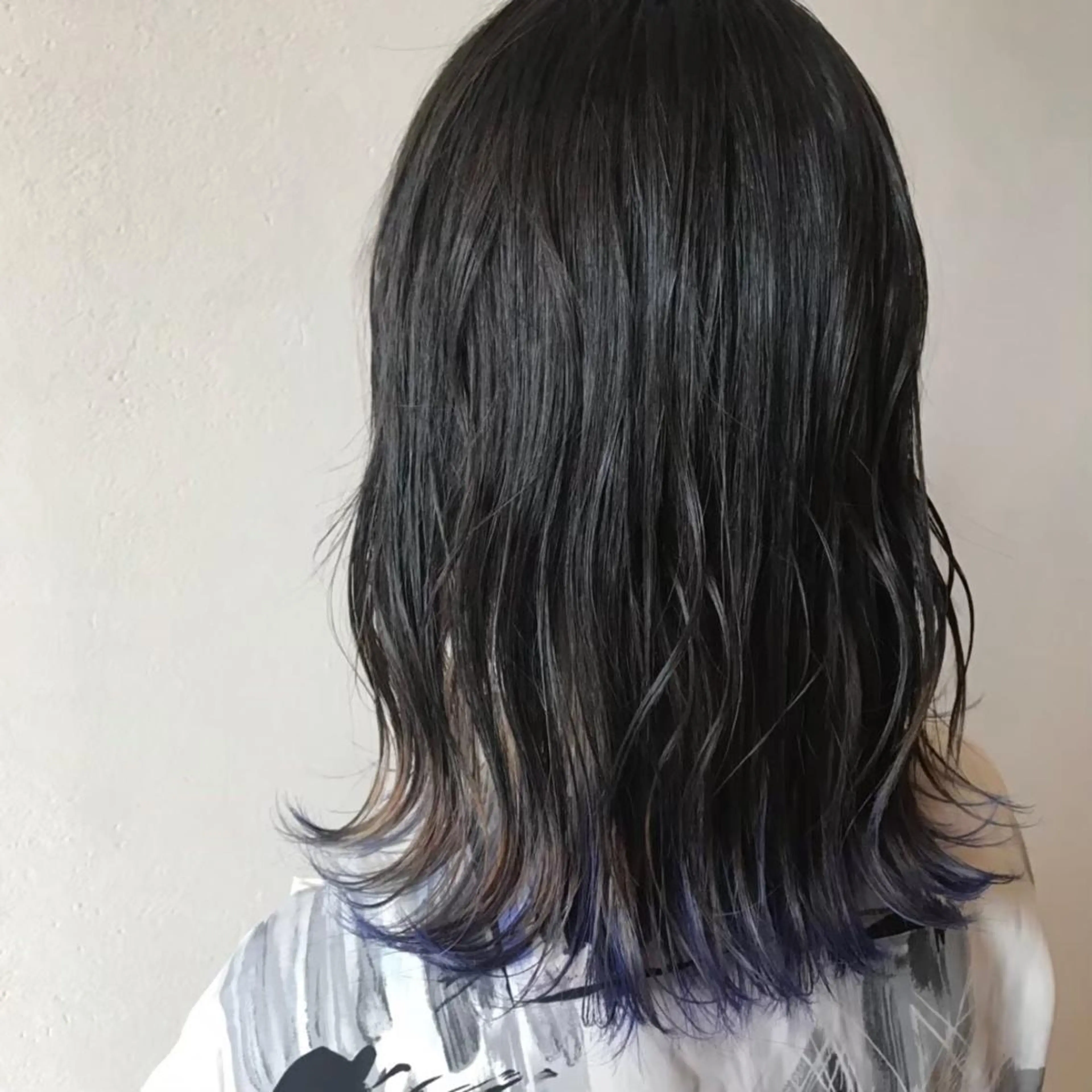 セミロング カラー あやめ【顔まわり/レ イヤー/柔らかカラ】のヘアスタイル