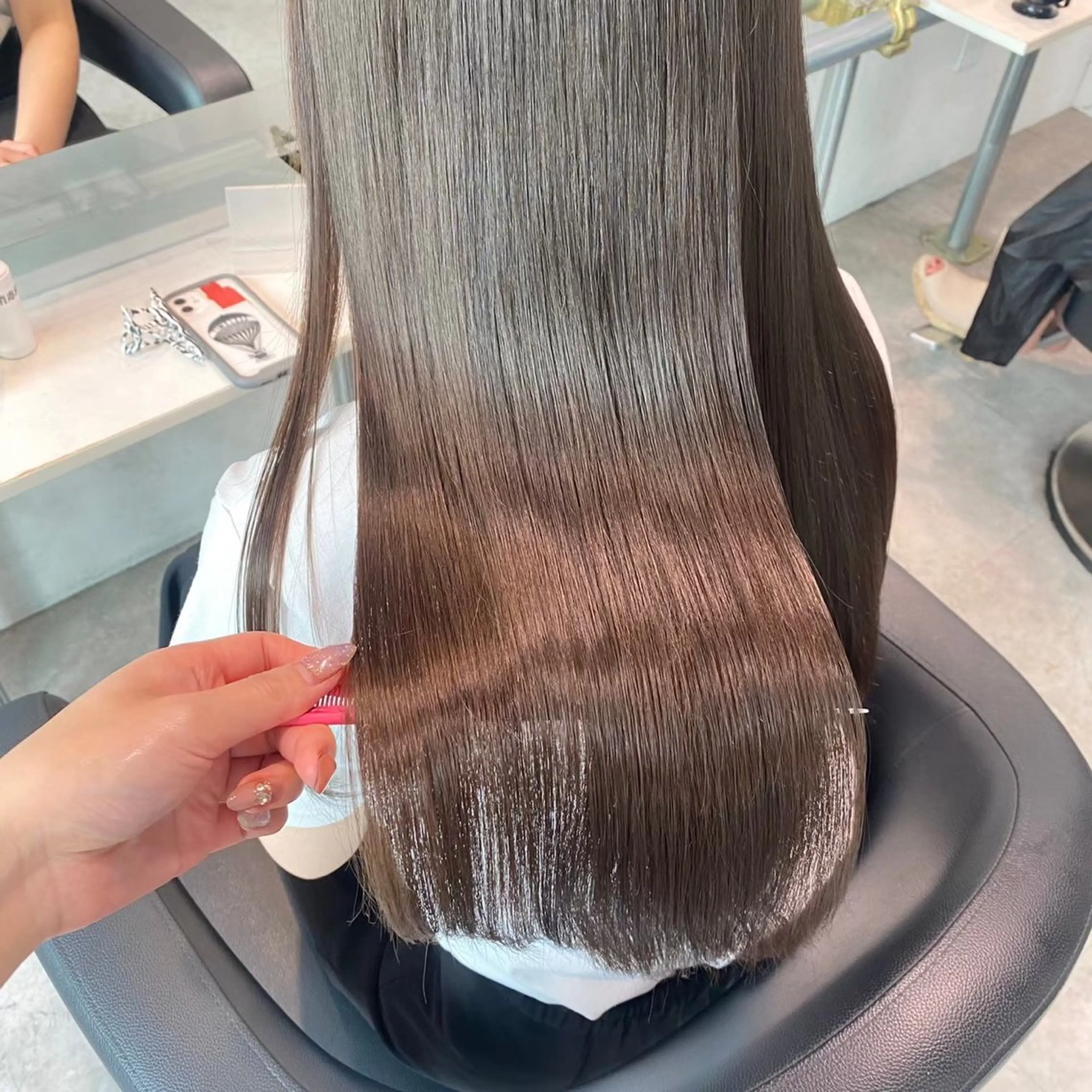 ロング カラー ヘアカラー トリートメント ヘッドスパ ヘアセット 韓国レイヤー🕊️ 柔らかベージュ🧸のヘアスタイル