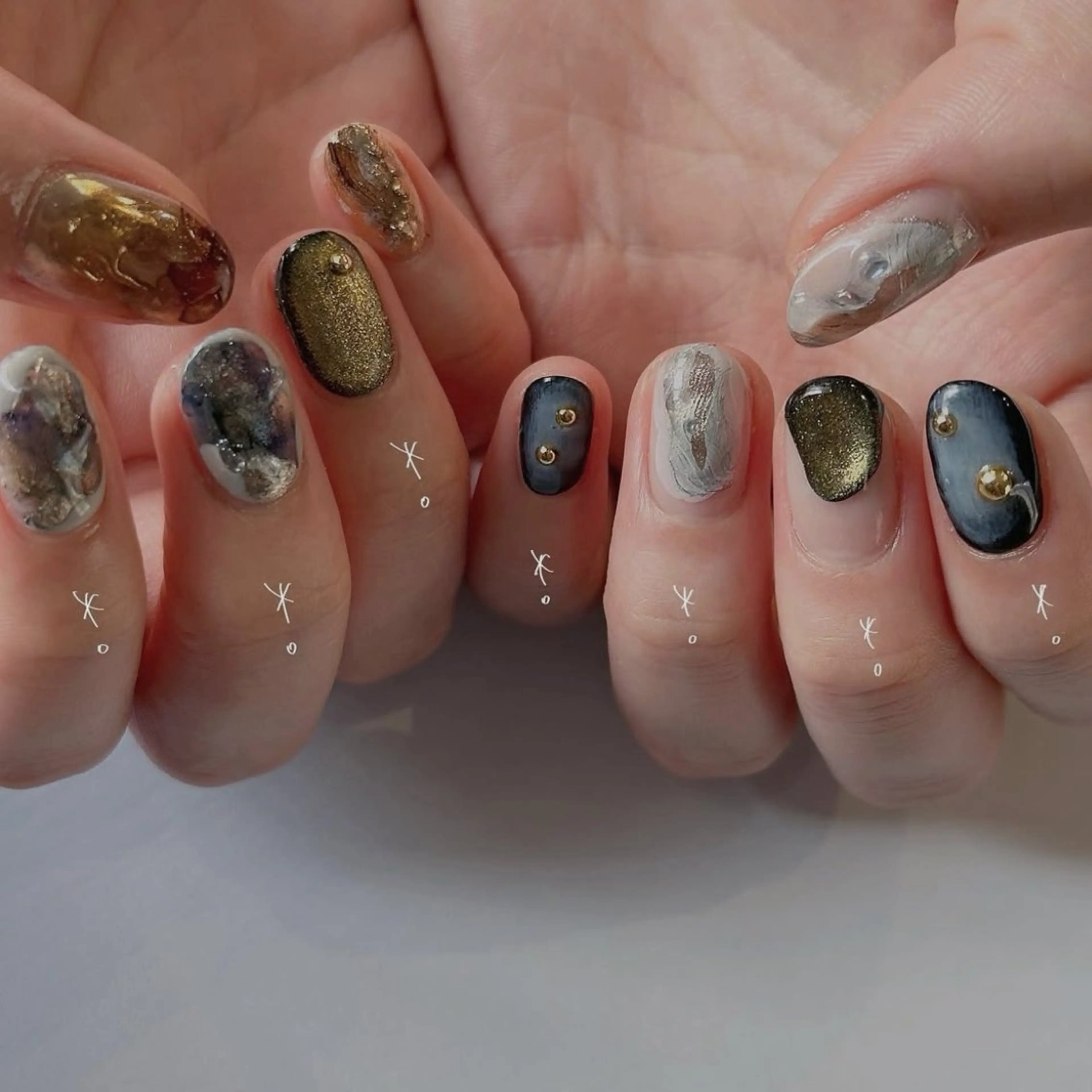 ネイル キラキラネイル マグネットネイル ニュアンスネイル talo .のネイルデザイン