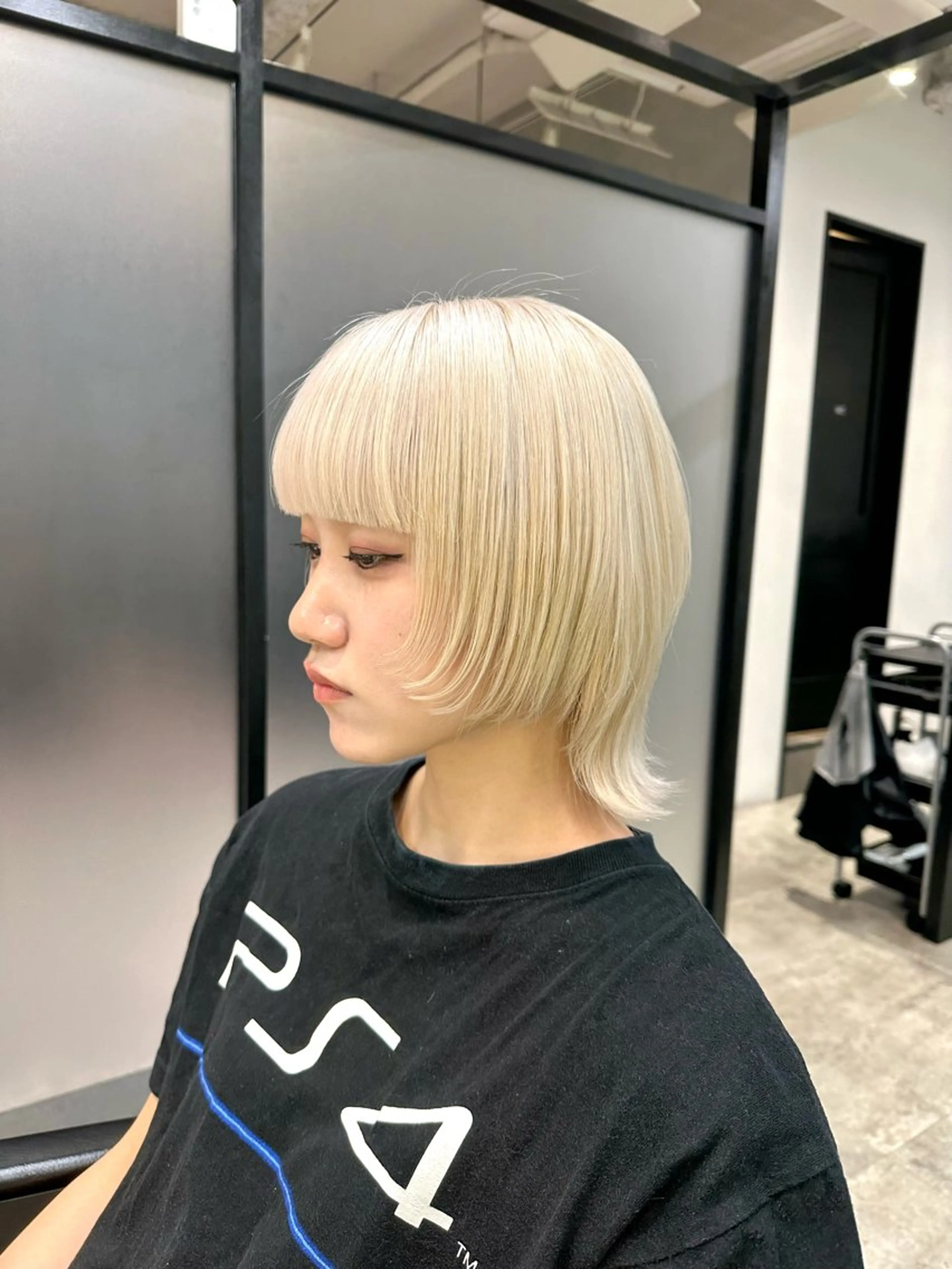 ショート カラー ブロンド ホワイトブロンド SALOWIN  梅田茶屋町店所属・梅田/ベージュカラー /ブリーチカラーのヘアスタイル