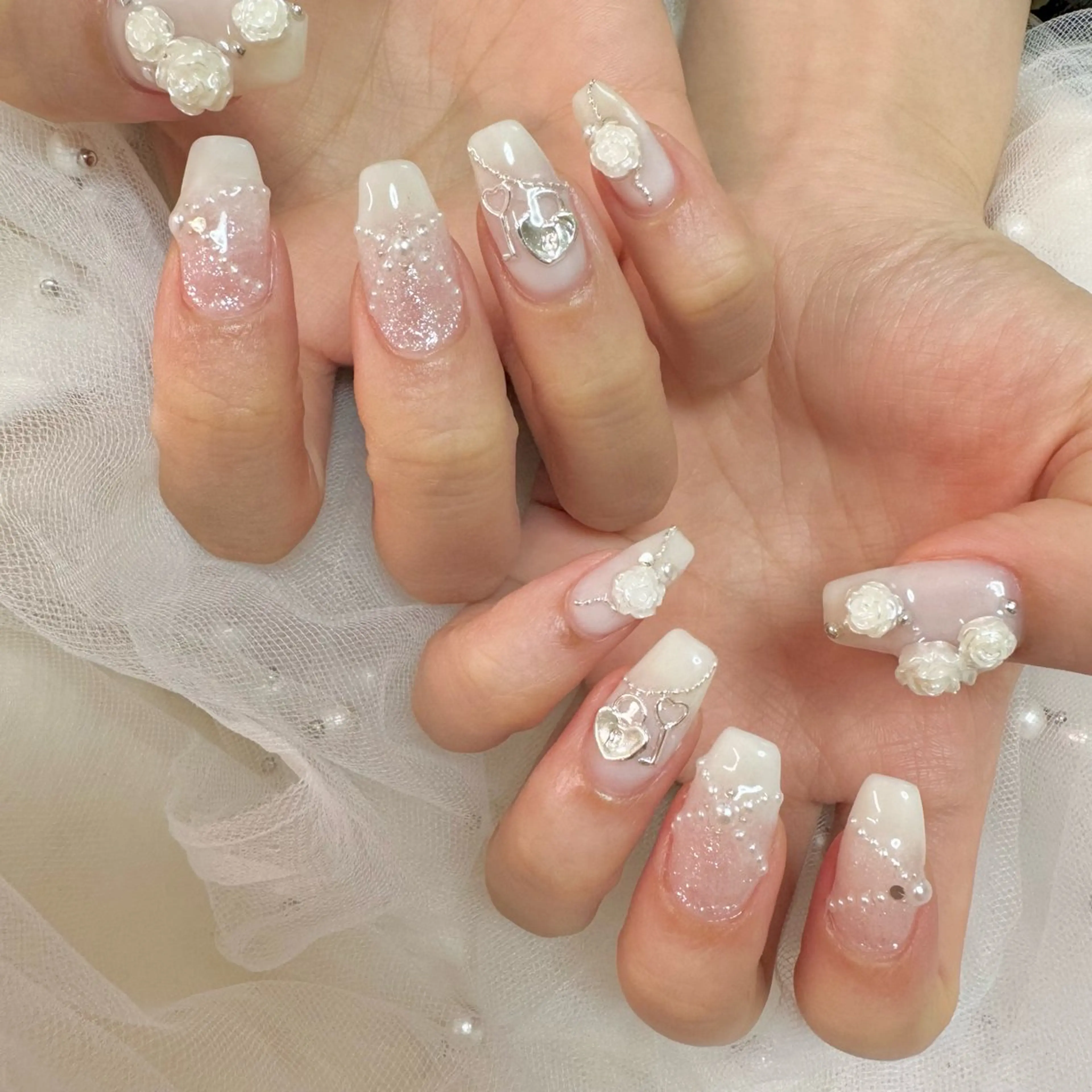 ネイル ホワイト ハンドネイル nail salon e'mu💐のネイルデザイン