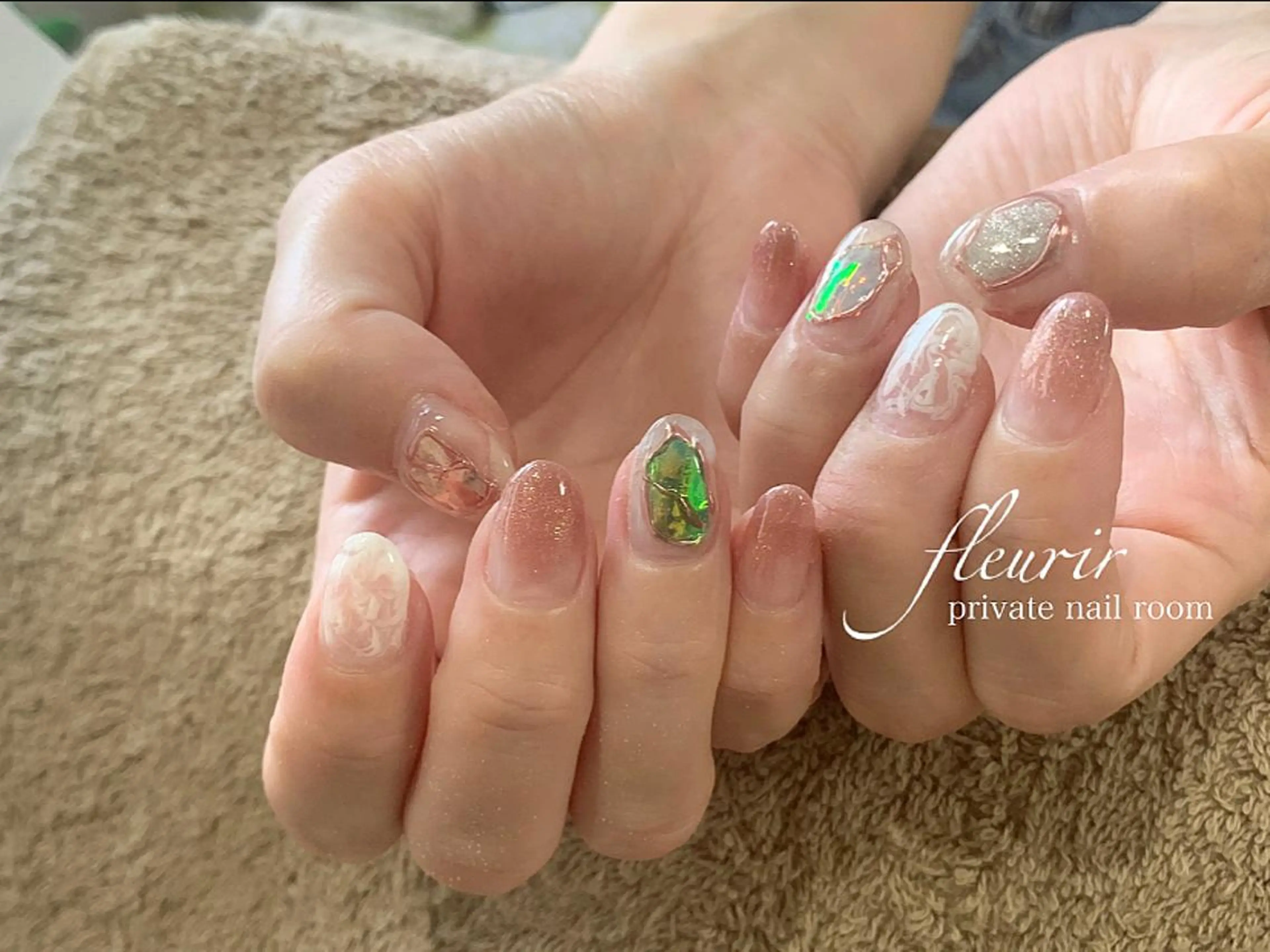 ネイル オーロラネイル クリアネイル グラデーション 大理石ネイル(マーブル) フルリール 【プライベートサロンのネイルデザイン