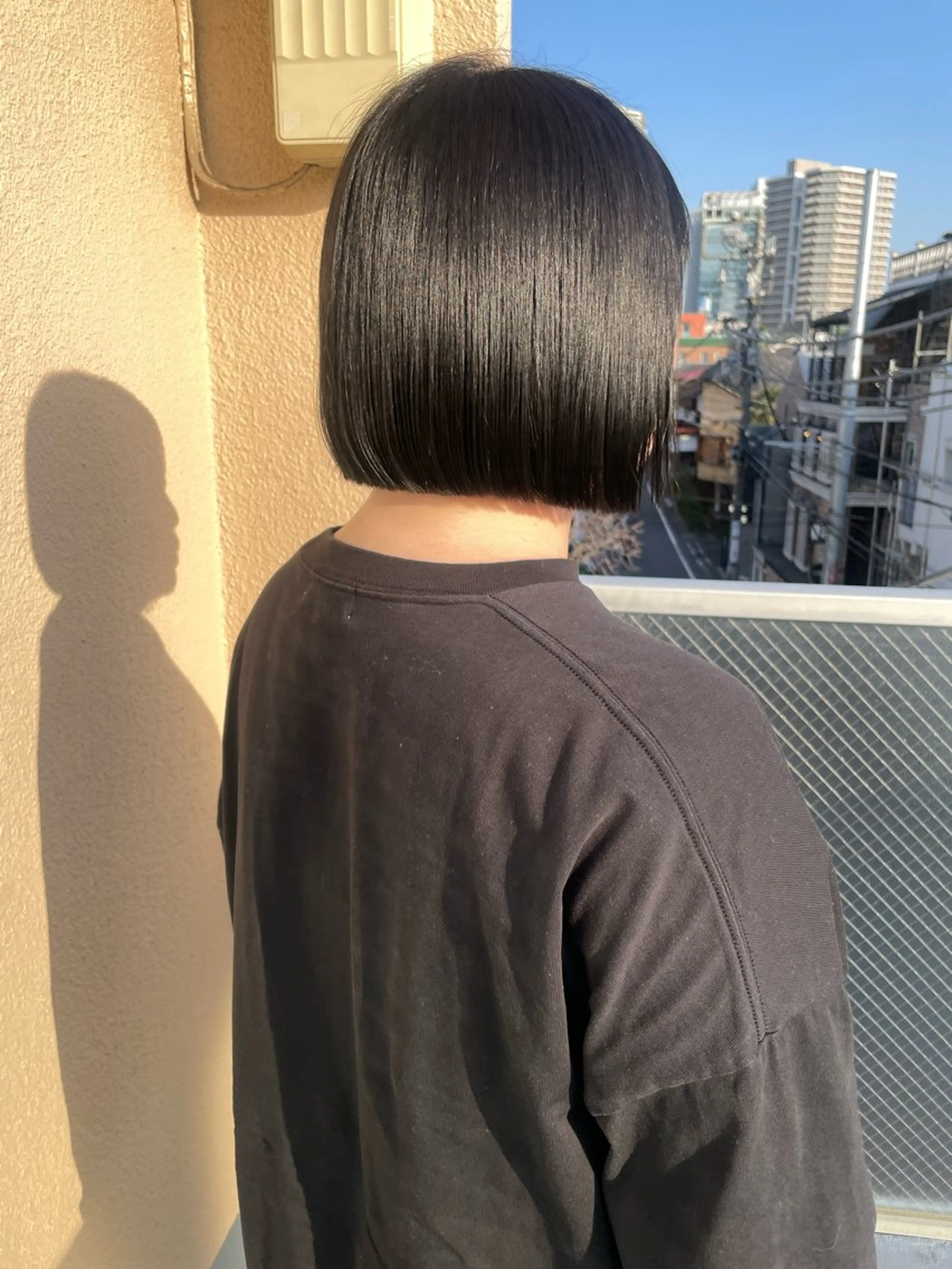 ショート カラー ブリーチ 透明感カラー ブリーチなしカラー ボブ レイヤーカット カット ヘアカラー トリートメント ブリーチなしで透け感 暖色カラーボブaoiのヘアスタイル