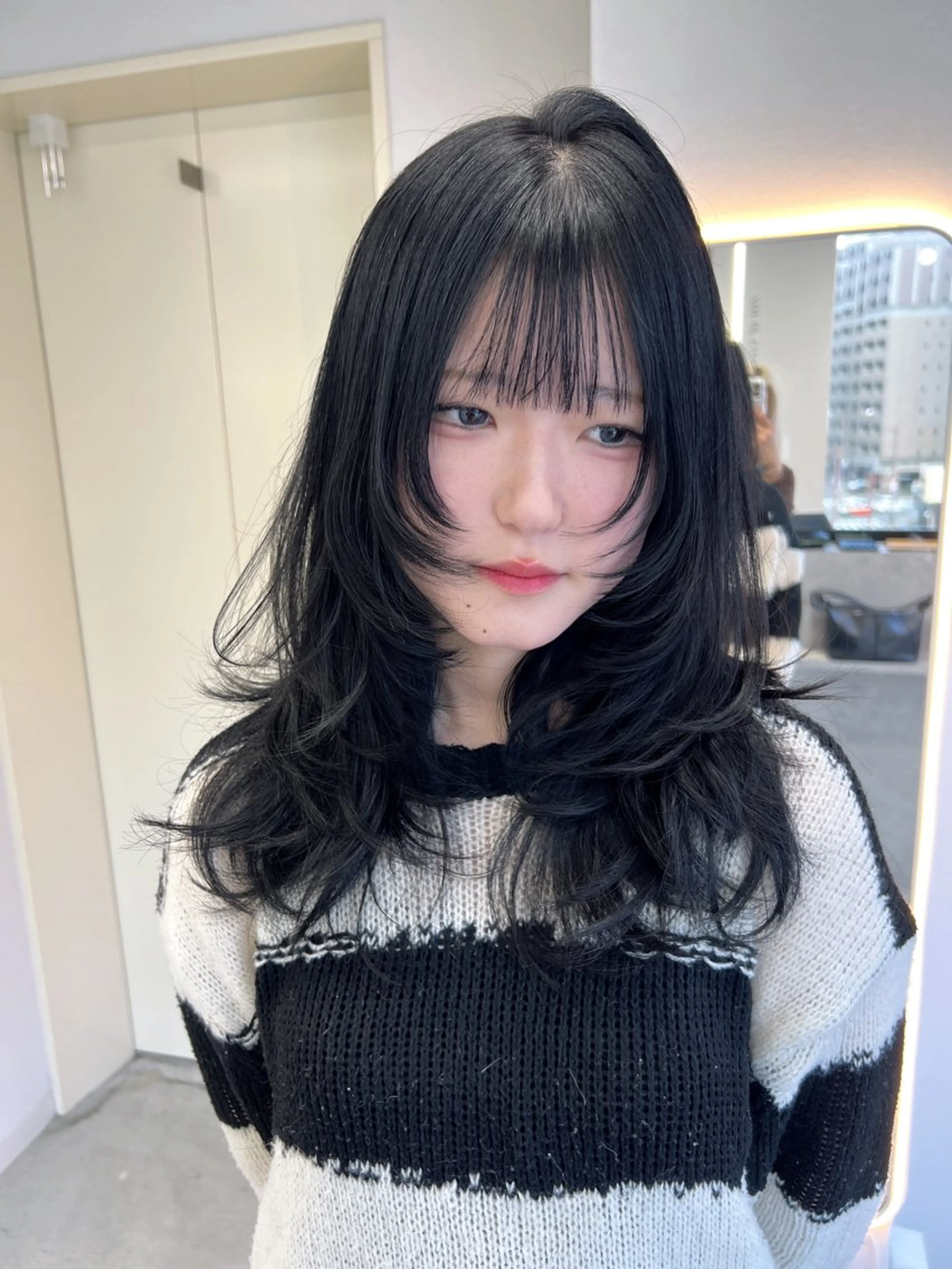 ロング カット ヘアカラー トリートメント maya レイヤーカットのヘアスタイル