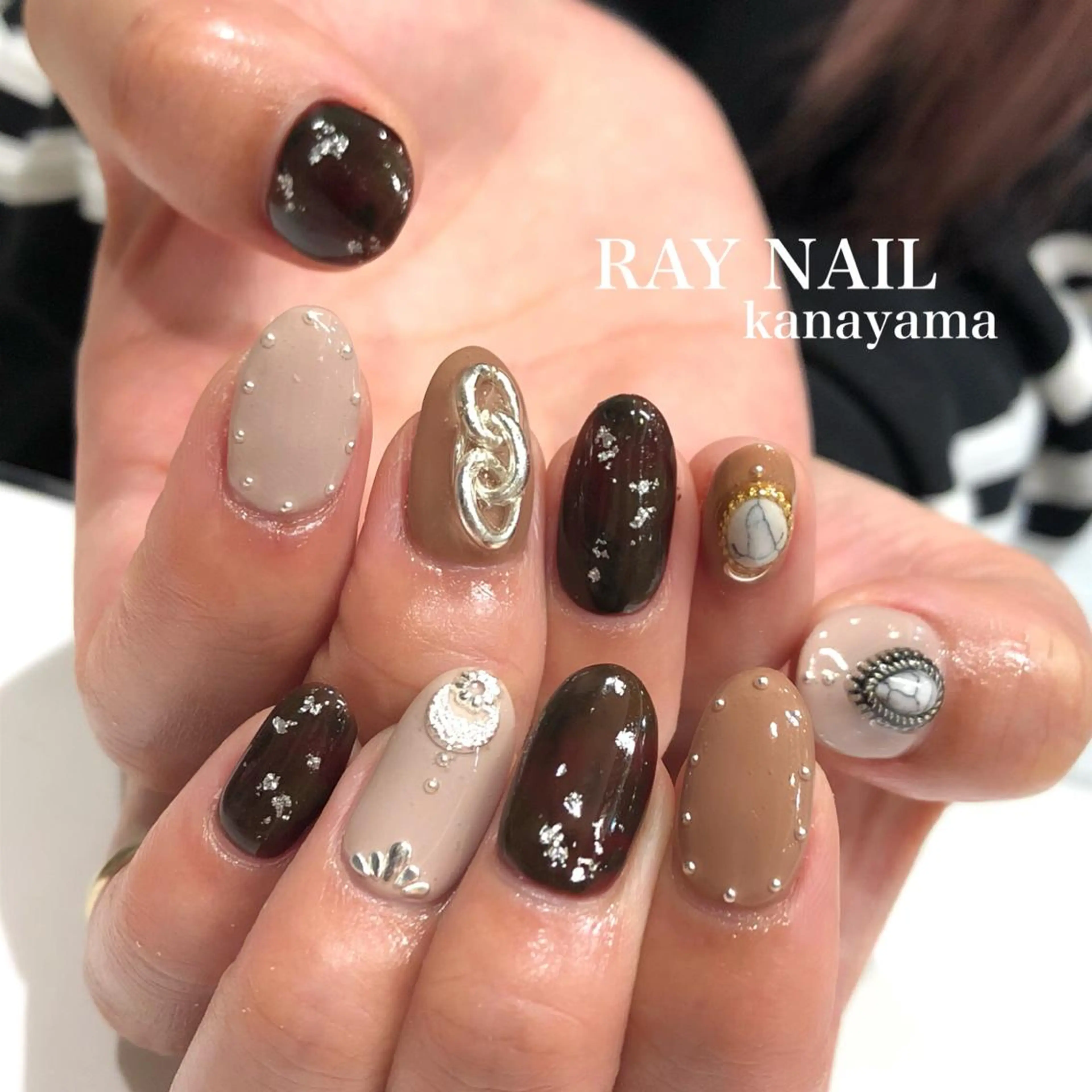 ネイル べっ甲ネイル シルバー ストーンネイル Arowa 伊田のネイルデザイン