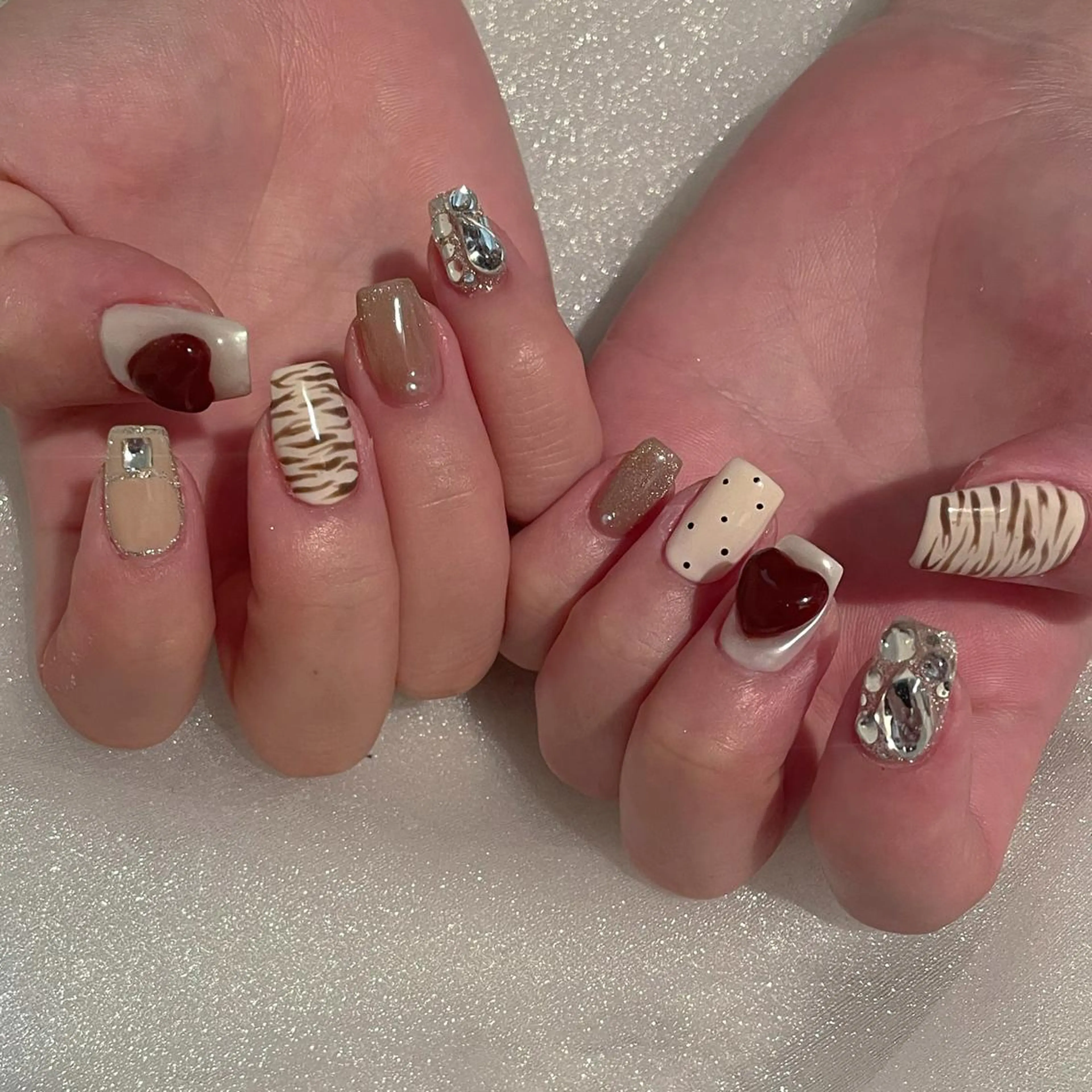 ネイル アニマル柄 ブラウン フレンチネイル ハート マグネットネイル ハンドネイル ハンドケア lyly.nail所属・lylynail YUUKAのネイルデザイン