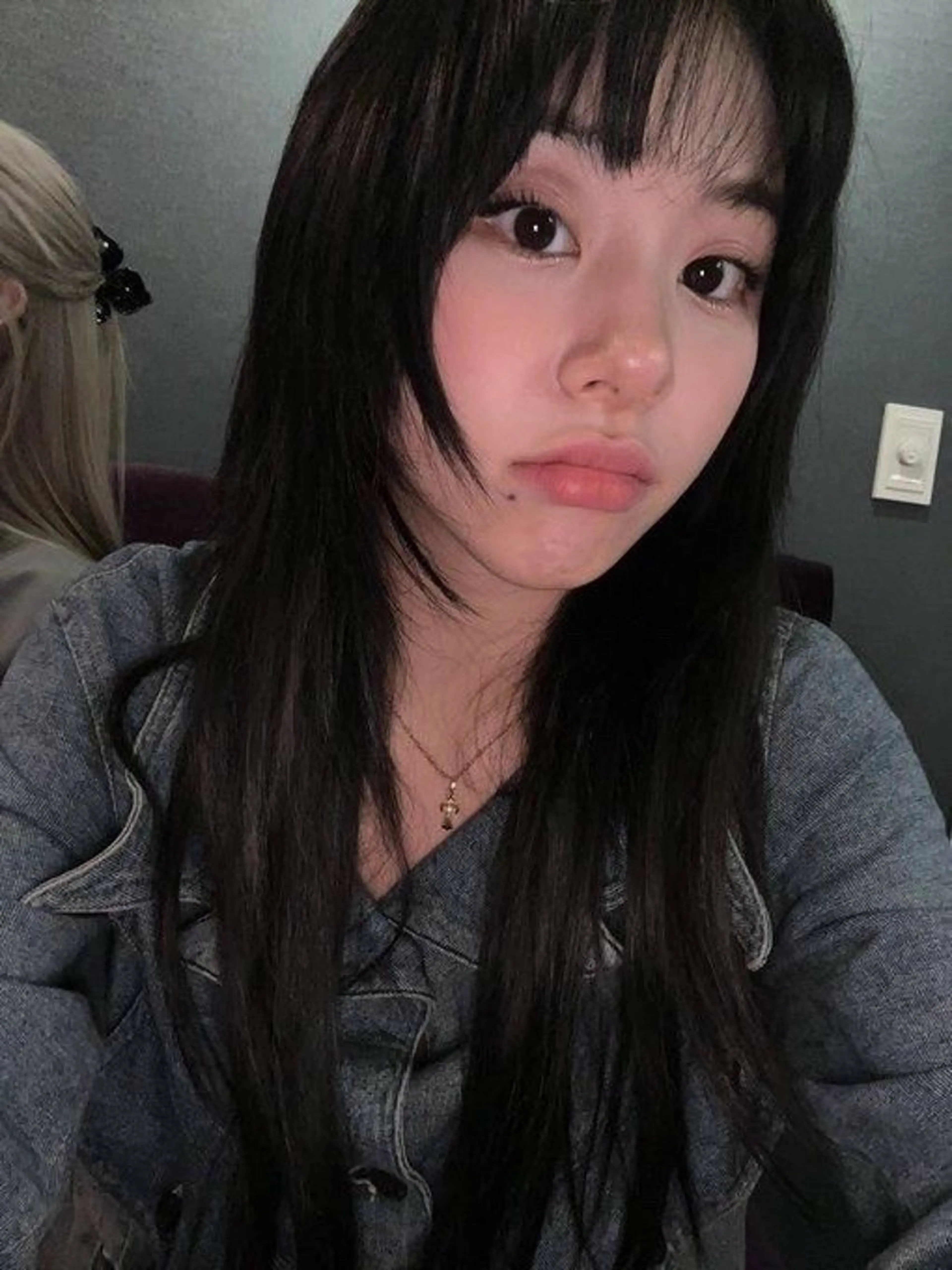 セミロング カラー パーマ ヘアアレンジ くびれヘア 顔まわりレイヤー 韓国風ヘア くびれレイヤー レイヤーカット ショートヘア原宿 fifth コシのヘアスタイル