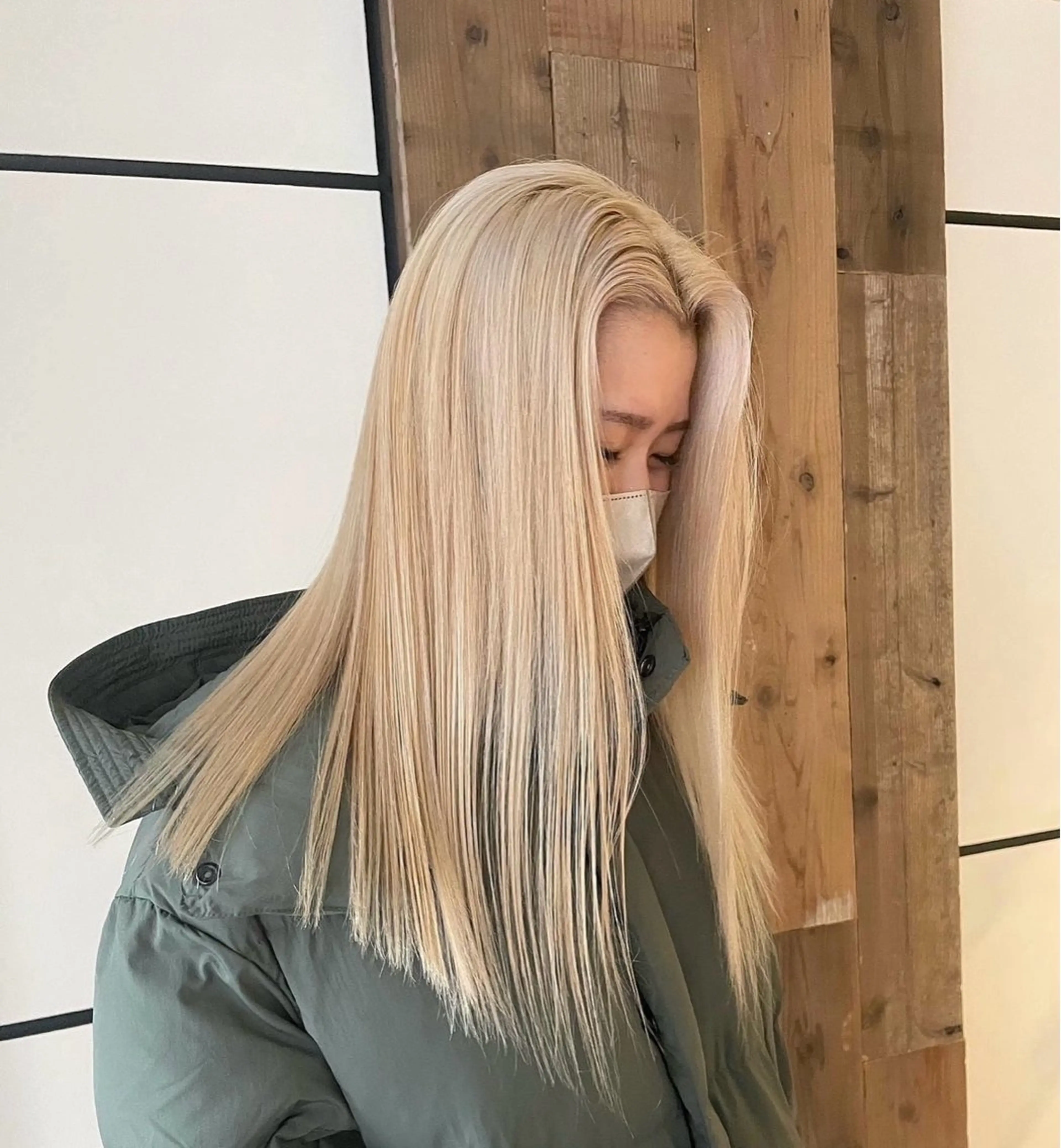 ロング カラー ブリーチ ブロンド ホワイトブロンド ヘアカラー 渋谷 留菜のヘアスタイル