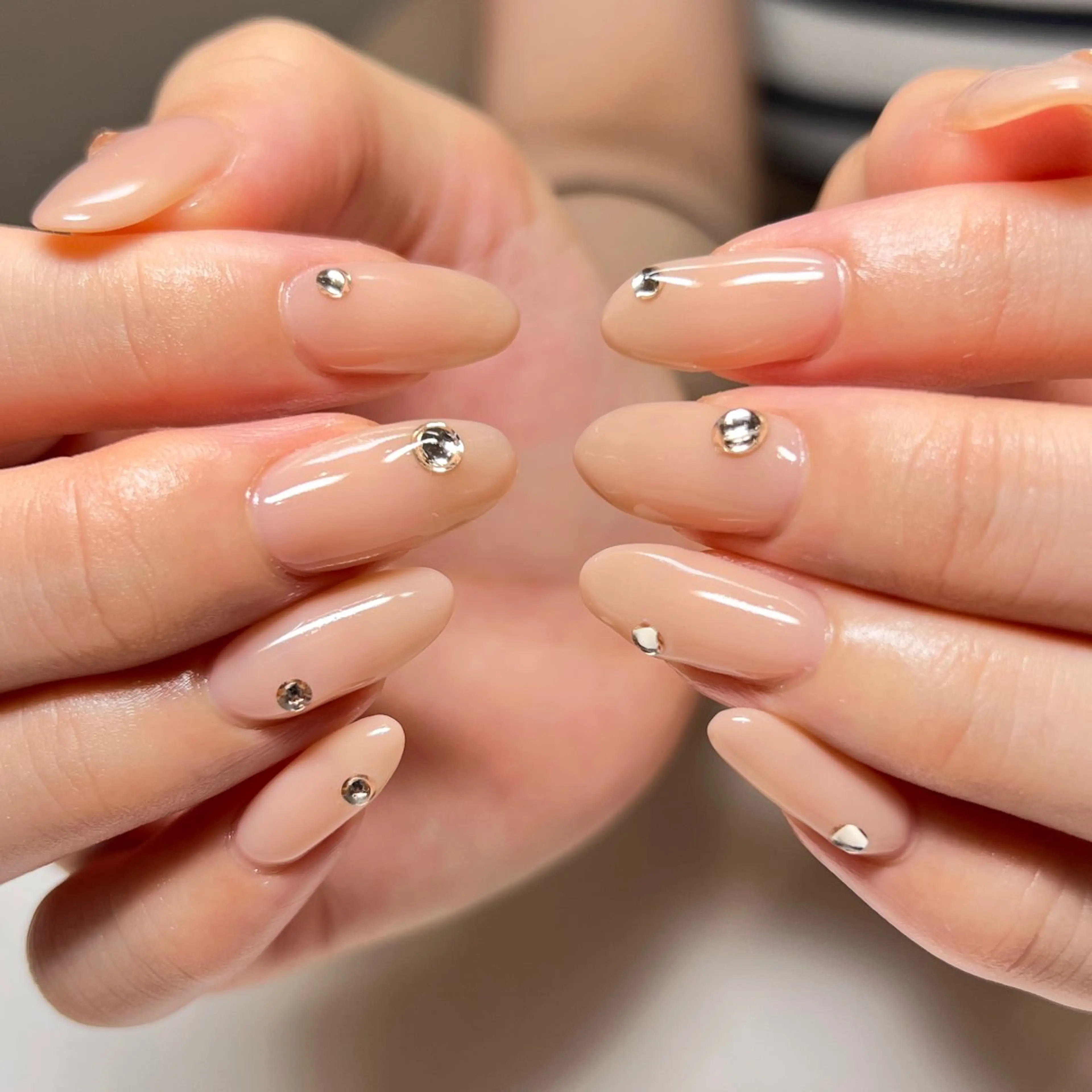 ネイル ワンカラーネイル シンプルネイル ストーンネイル ハンドネイル REHTOF ｜朝7時Open☀️のネイルデザイン