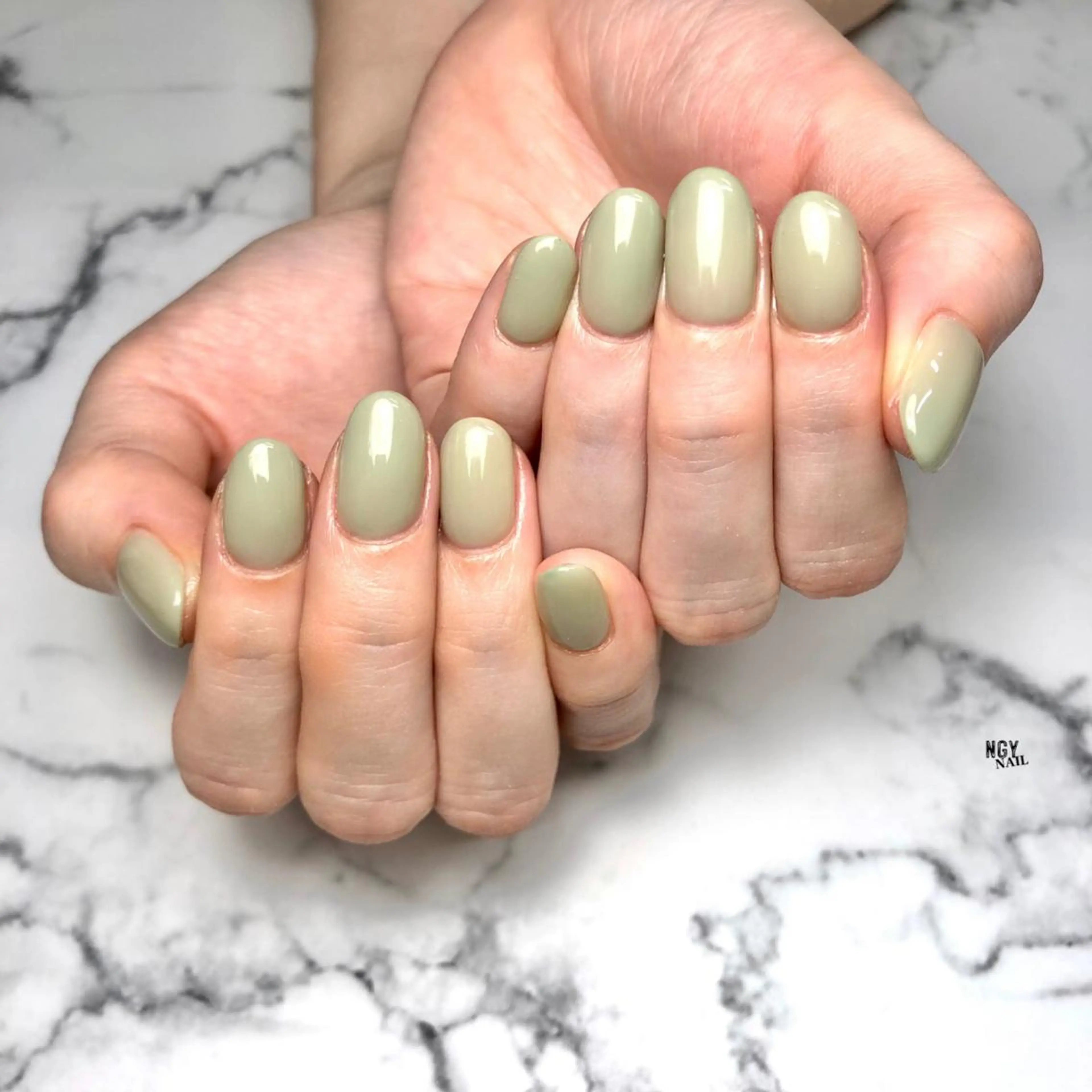 ネイル ジェルネイル グリーン ワンカラーネイル パラジェル パステルネイル ハンドネイル NAIL NOWのネイルデザイン