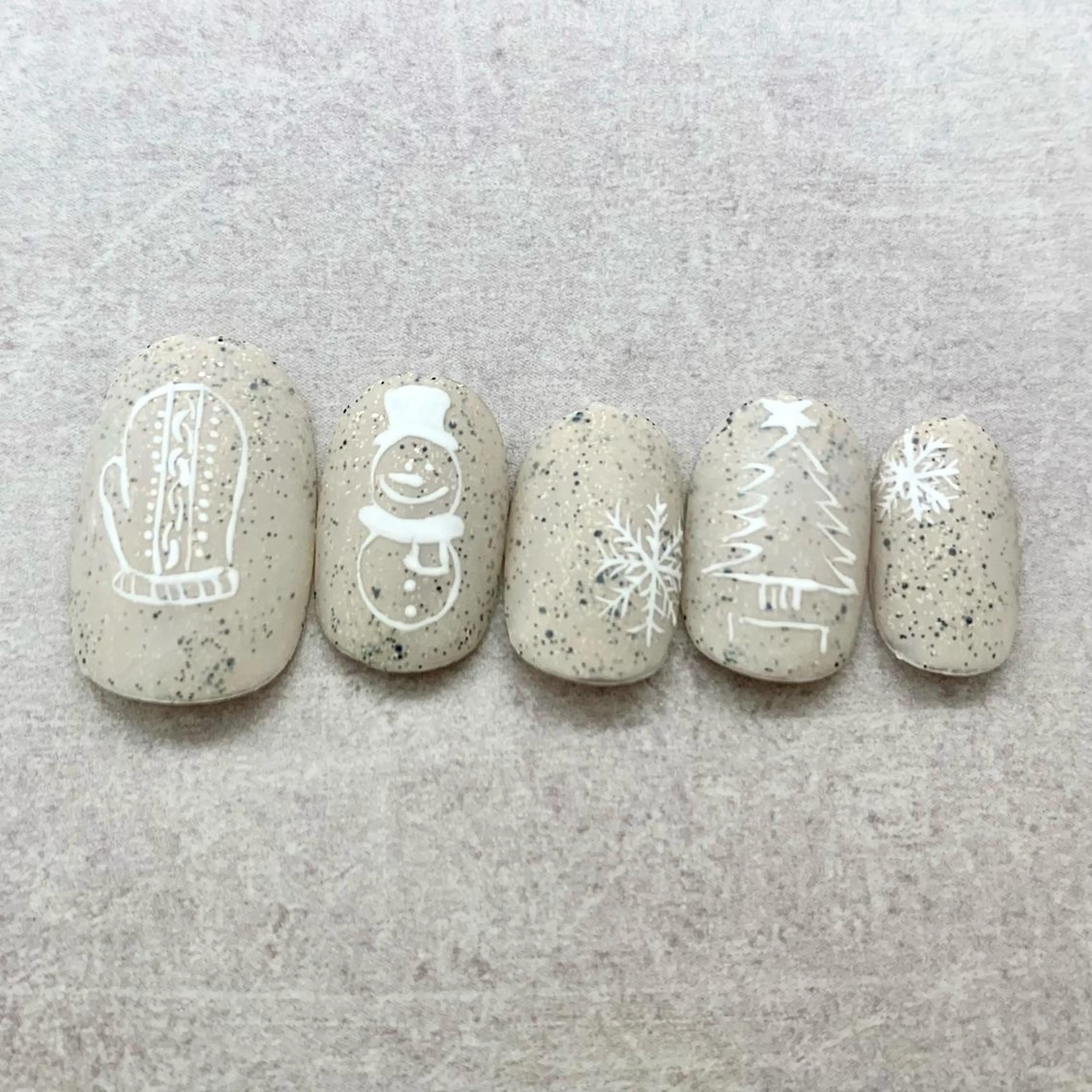 ネイル アートネイル ワンカラーネイル 冬ネイル クリスマス ハンドネイル ハンドケア esby Loely MIZUKIのネイルデザイン