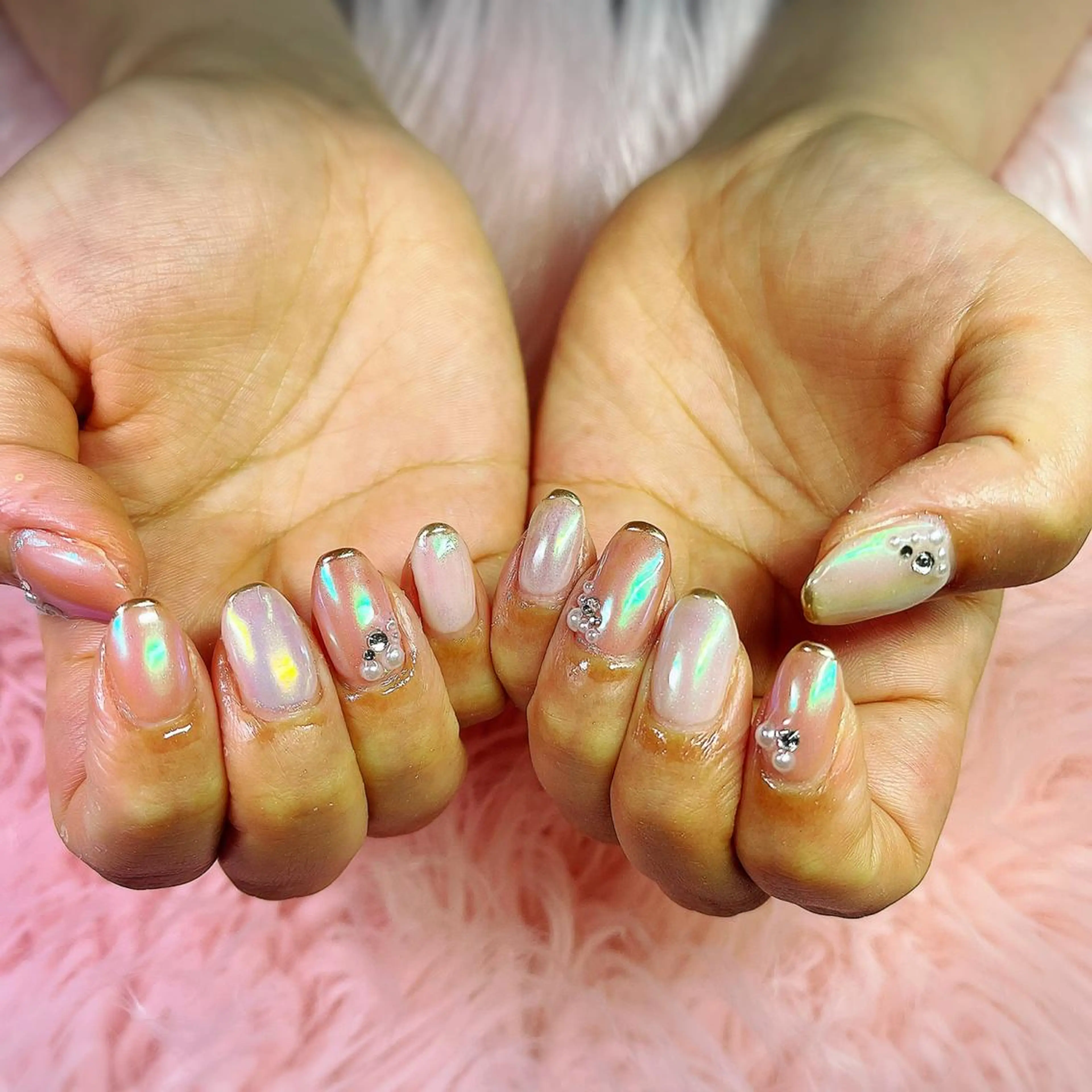 ネイル オーロラネイル フレンチネイル ネイルサロンキュアイスト所属・キュアイスト アコパラジェル調布のネイルデザイン