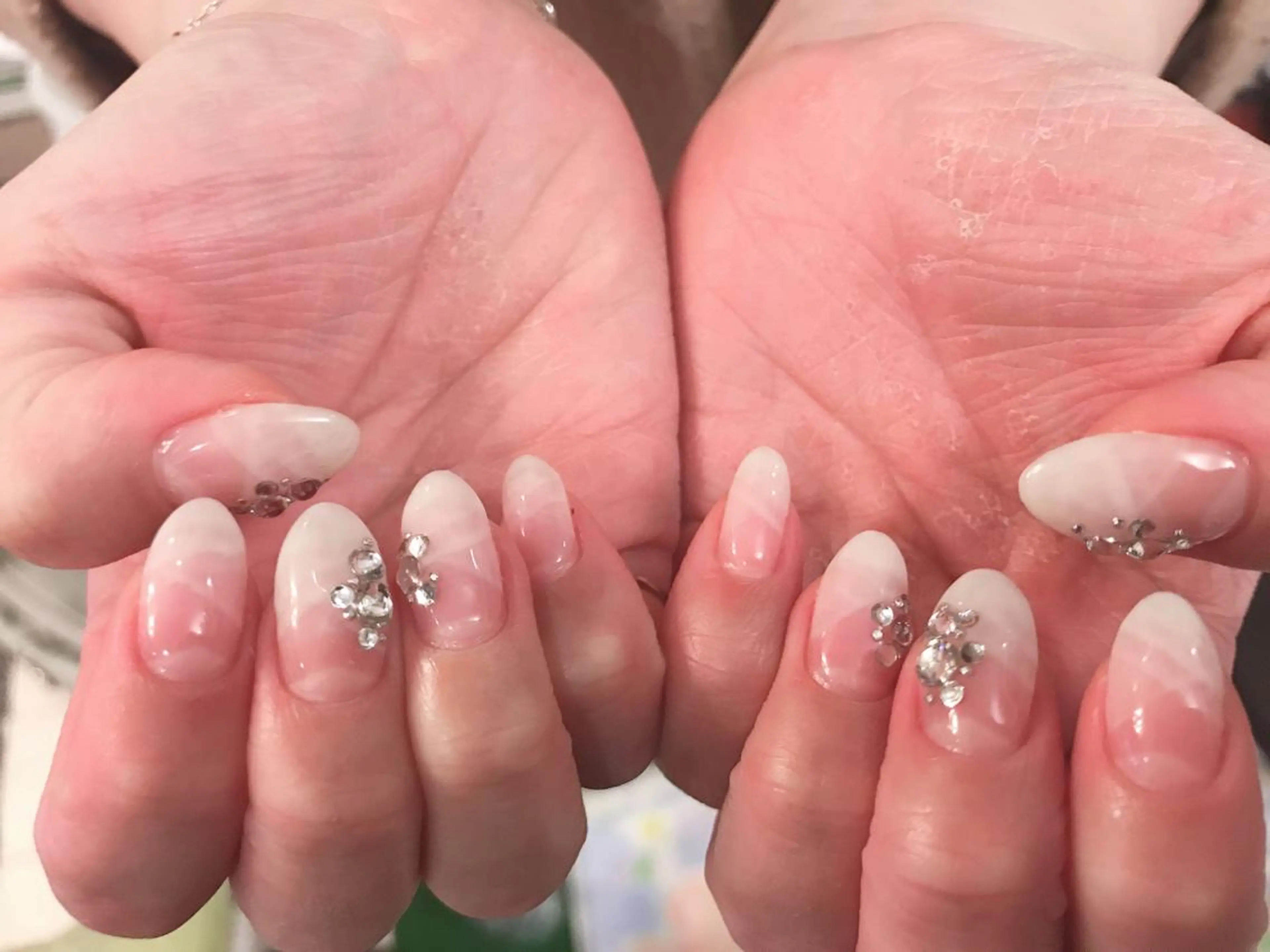 ネイル フレンチネイル nico.nico.mark NAIL所属・小林 梓のエステ・リラクイメージ