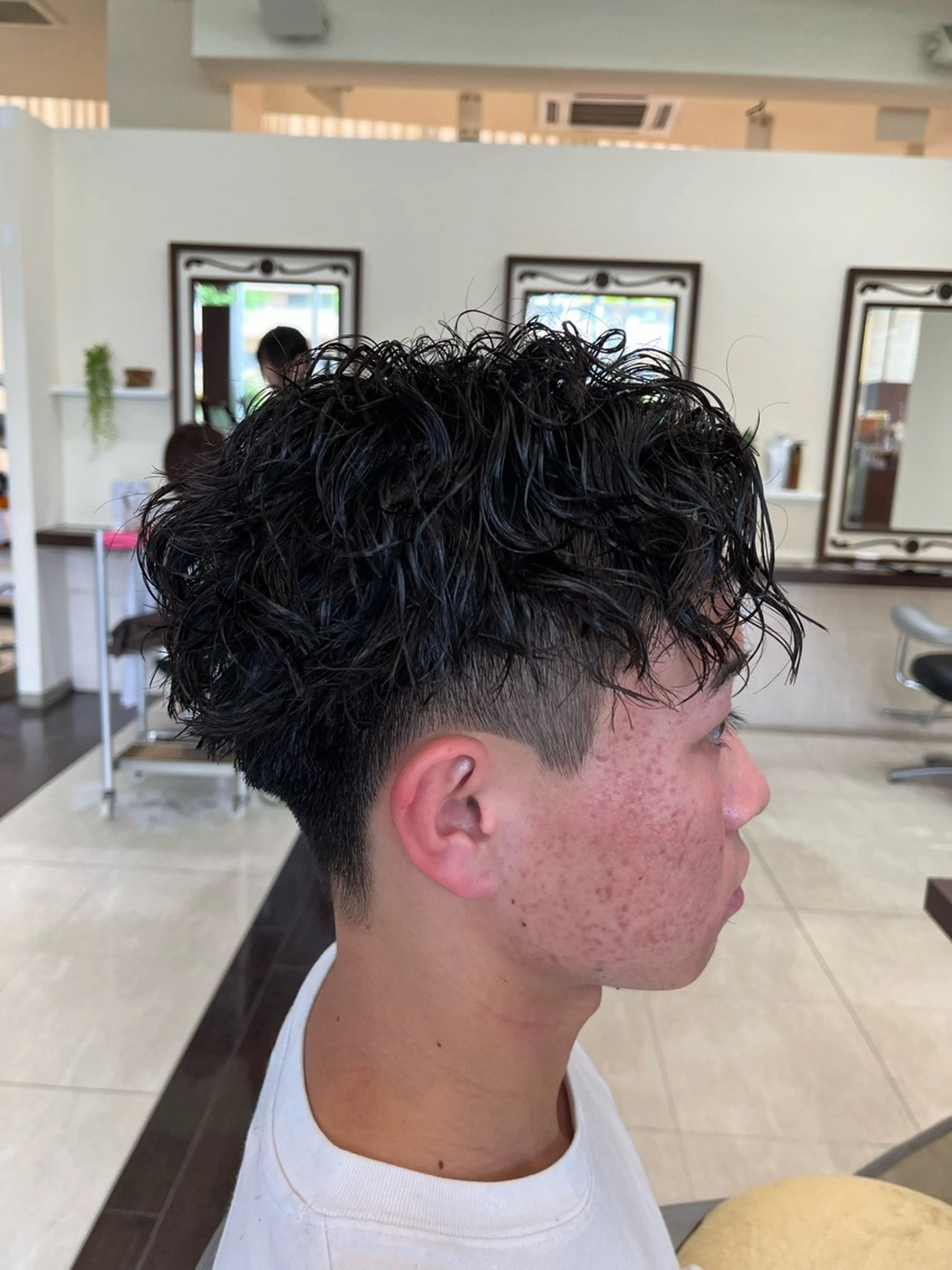 ショート パーマ メンズ センターパート メンズパーマ ツイストスパイラルパーマ 刈り上げ スパイラルパーマ AROH  men's cut&men's perm 船橋店所属・🧊メンズ特化🧊 高木航希のヘアスタイル