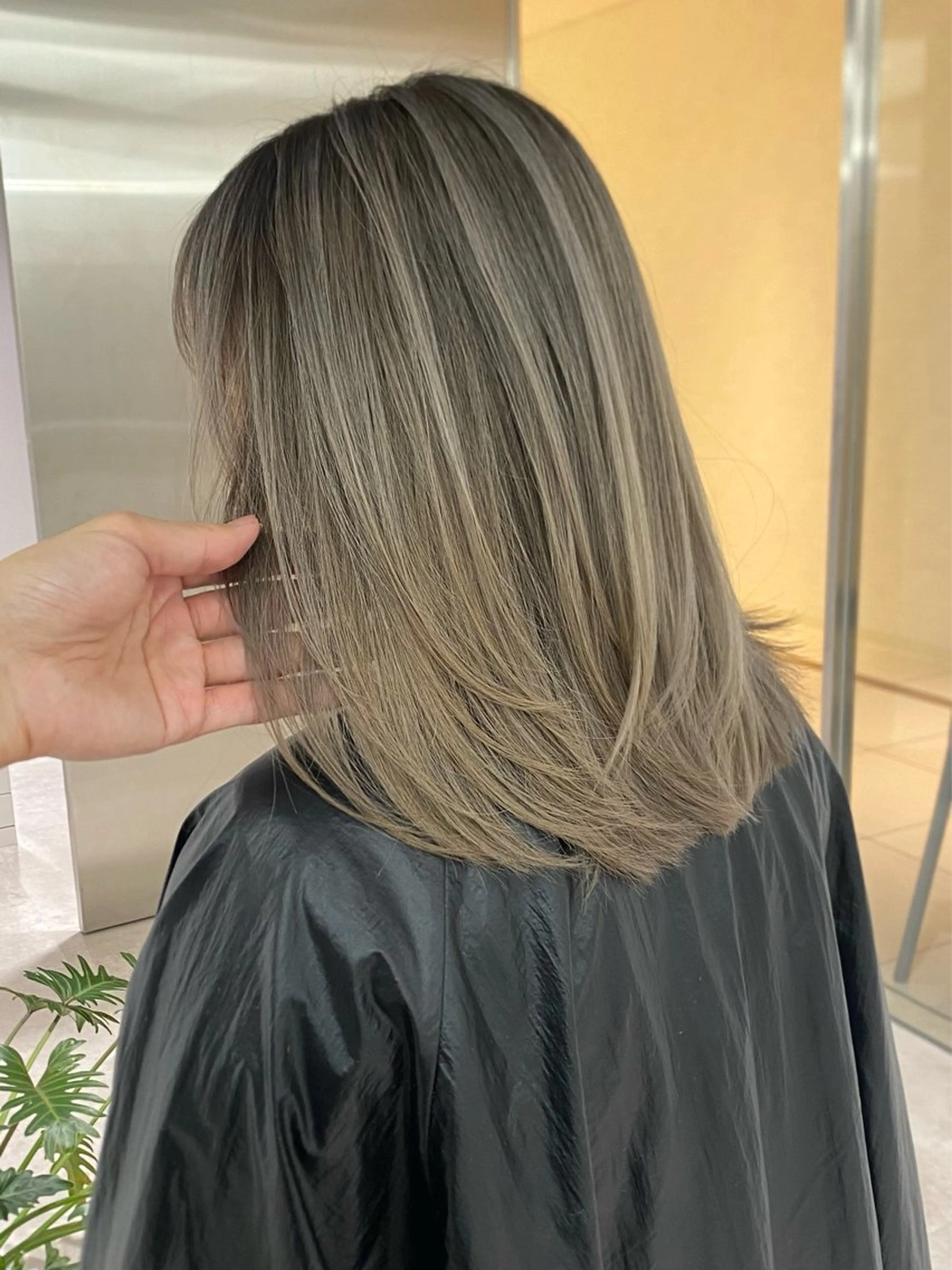 セミロング カラー ヘアカラー ハイライト、レイヤー カット/西梅田/中西のヘアスタイル