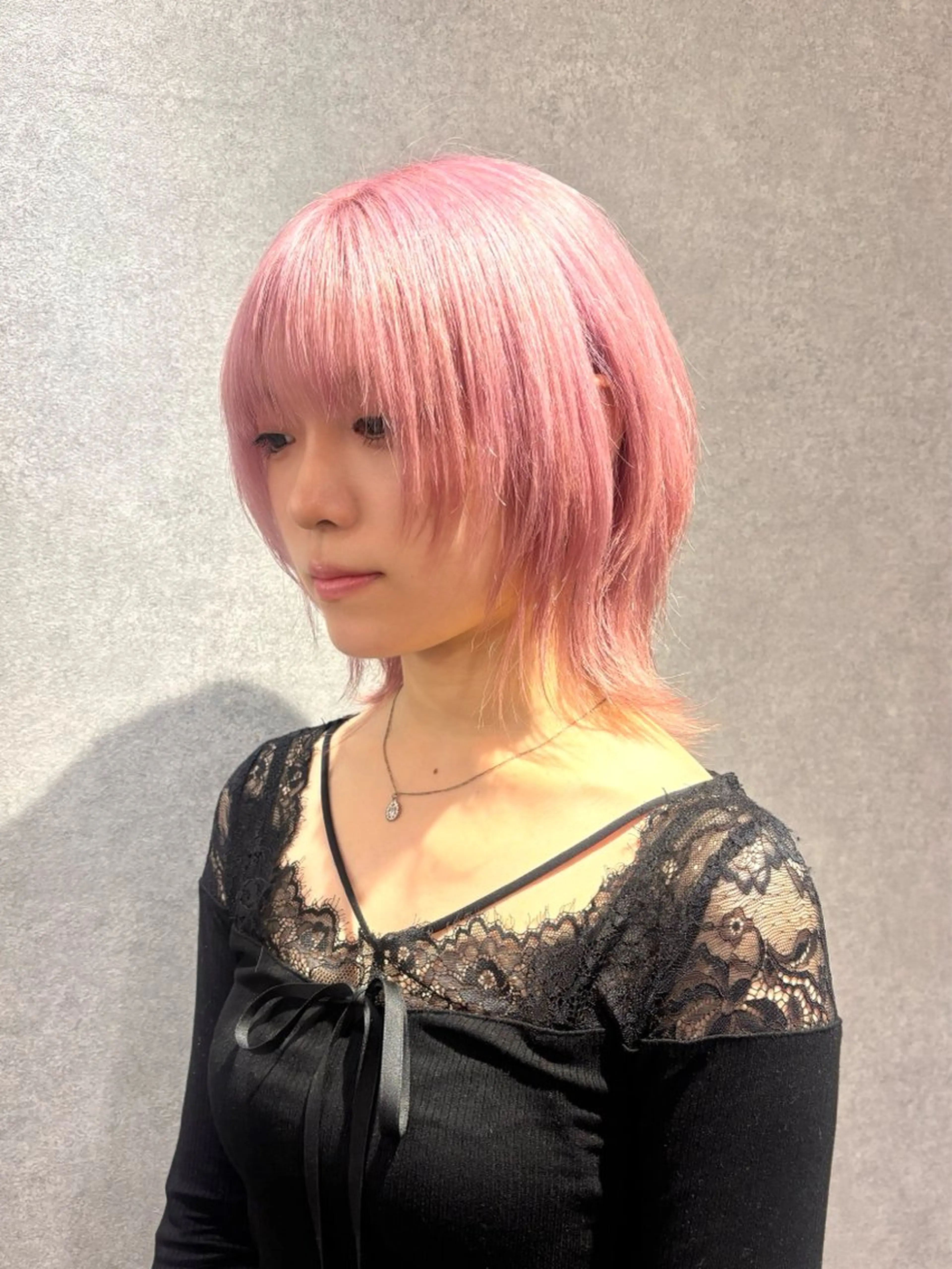 ミディアム カラー ピンクカラー レイヤーカット ウルフカット ウルフレイヤー カット ヘアカラー ハイトーン/ウルフ/ レイヤー/Asukaのヘアスタイル