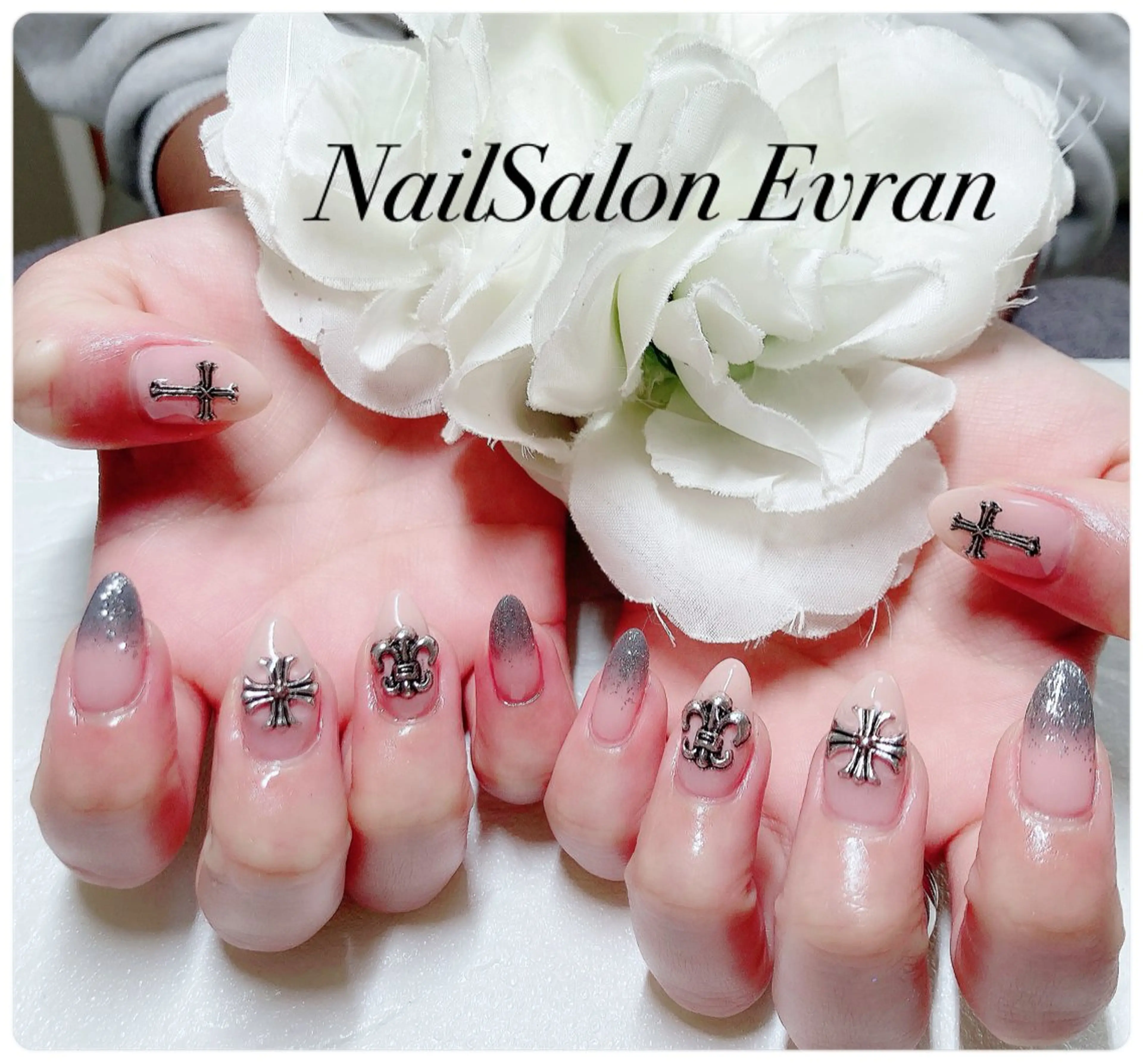 ネイル アートネイル フレンチネイル マグネットネイル 持ち込み ニュアンスネイル ハンドネイル Nail salon Evranのネイルデザイン
