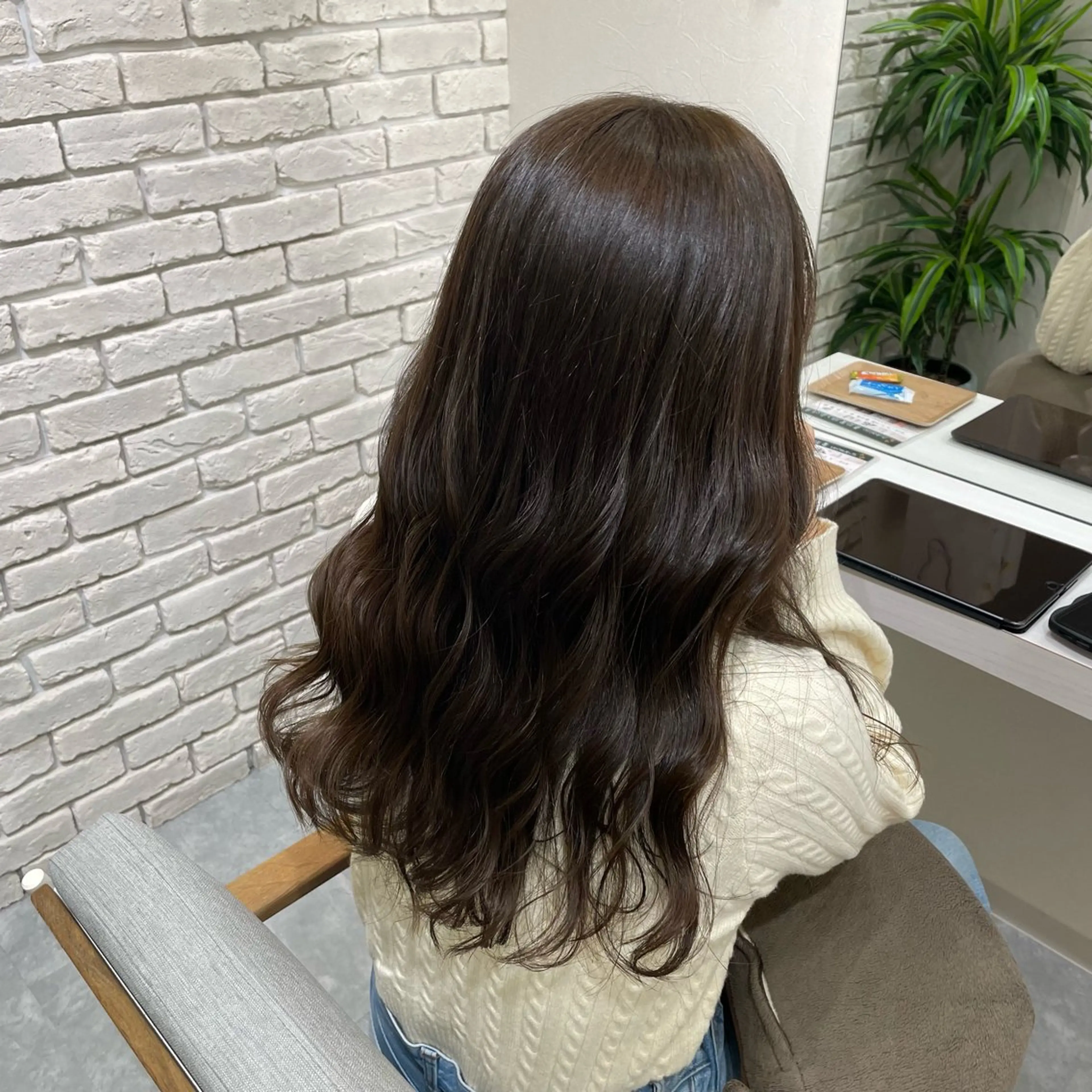 ロング カラー ベージュカラー ブリーチ 透明感カラー ブリーチなしカラー オリーブベージュ カット ヘアカラー トリートメント 髪質改善&ヘアケア /菊池琉那のヘアスタイル