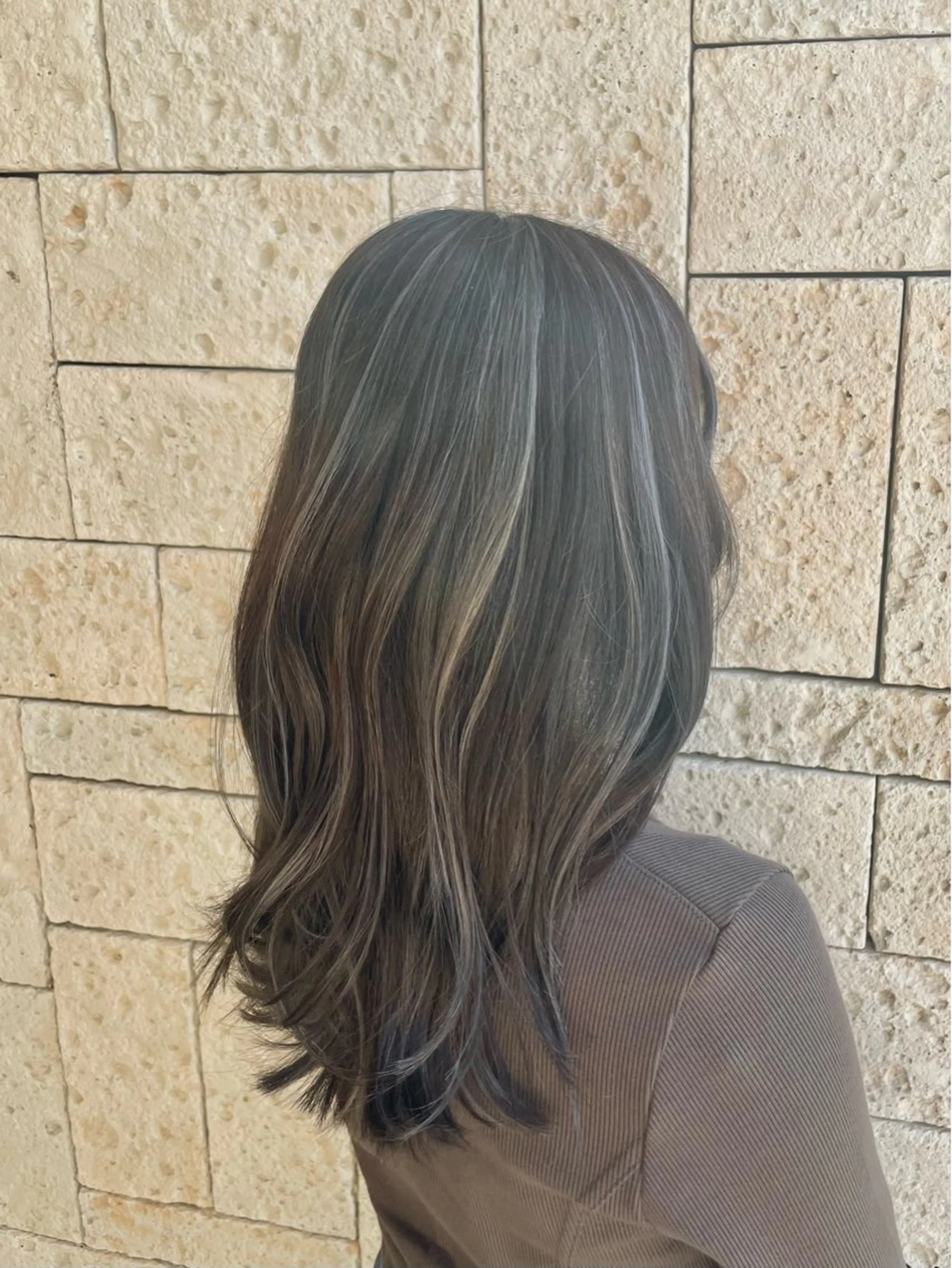 セミロング ハイライト カット ヘアカラー トリートメント 木村 一葵のヘアスタイル