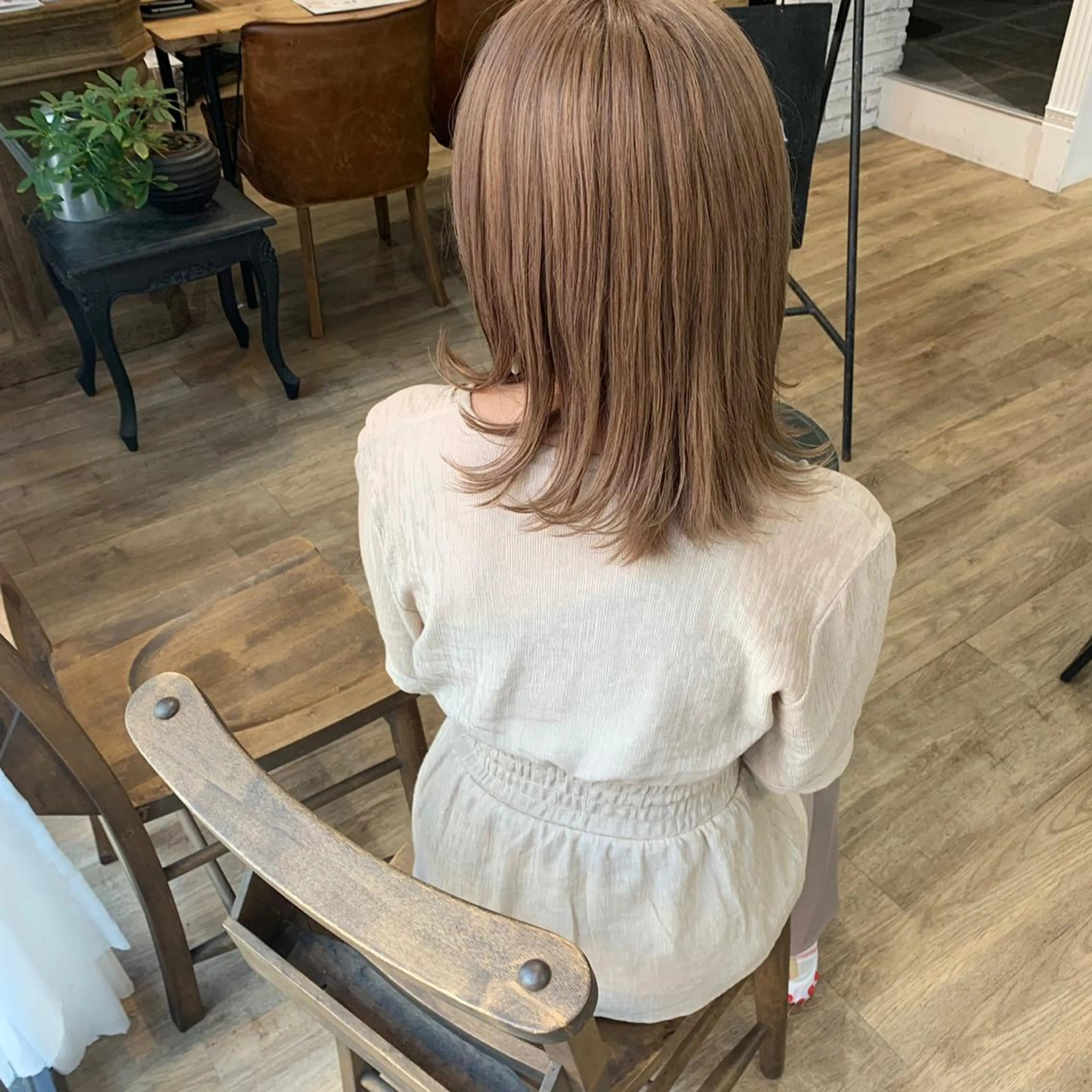 セミロング カラー ベージュカラー ミルクティーベージュ ヘアカラー トリートメント レイヤー/顔周り /AKARIのヘアスタイル