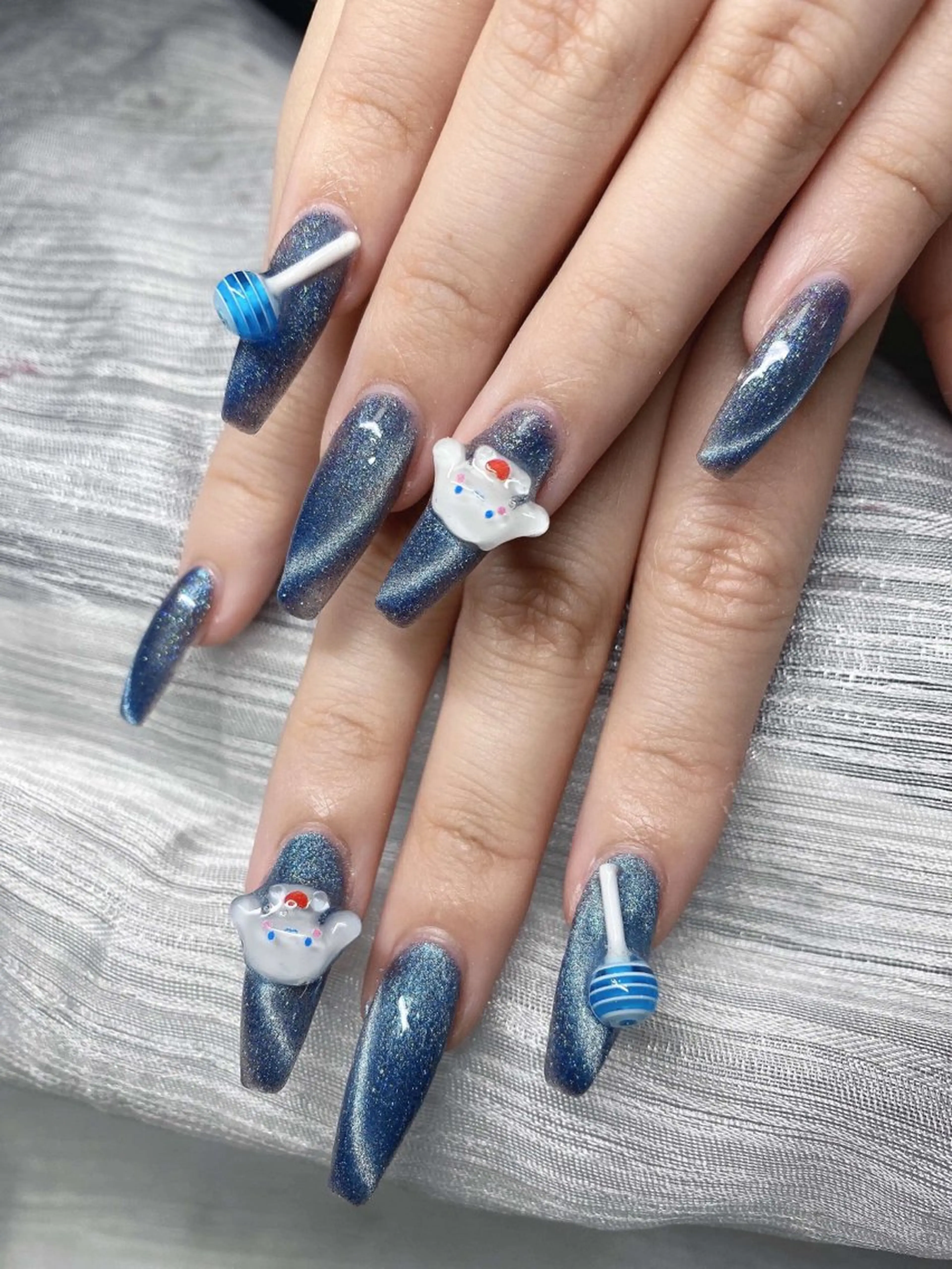 ネイル 長さ出し グラデーション キラキラネイル マグネットネイル ニュアンスネイル Lee Ainのネイルデザイン