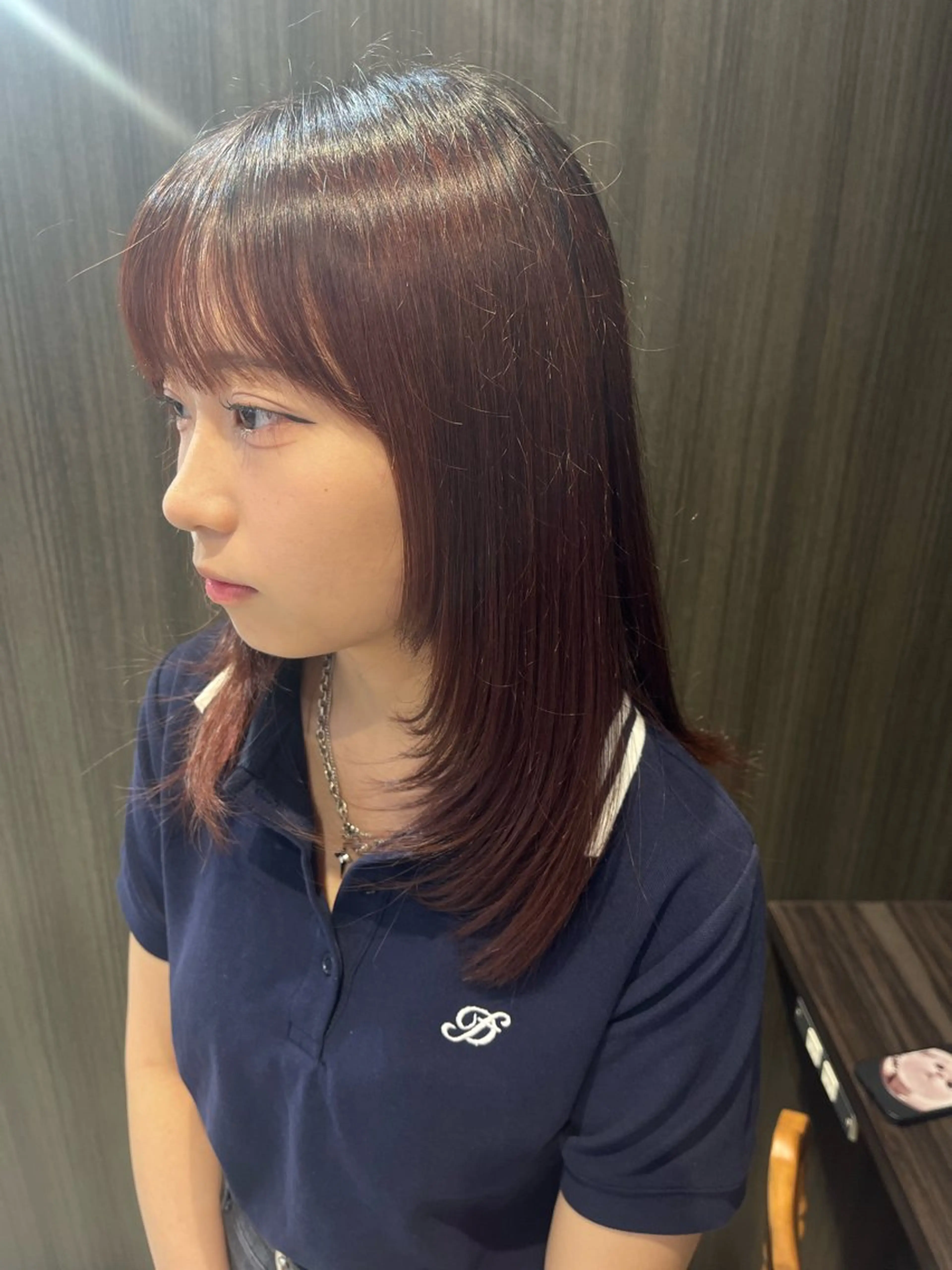 ミディアム 顔まわりレイヤー 顔周りカット レイヤーカット 鳥見 若菜のヘアスタイル