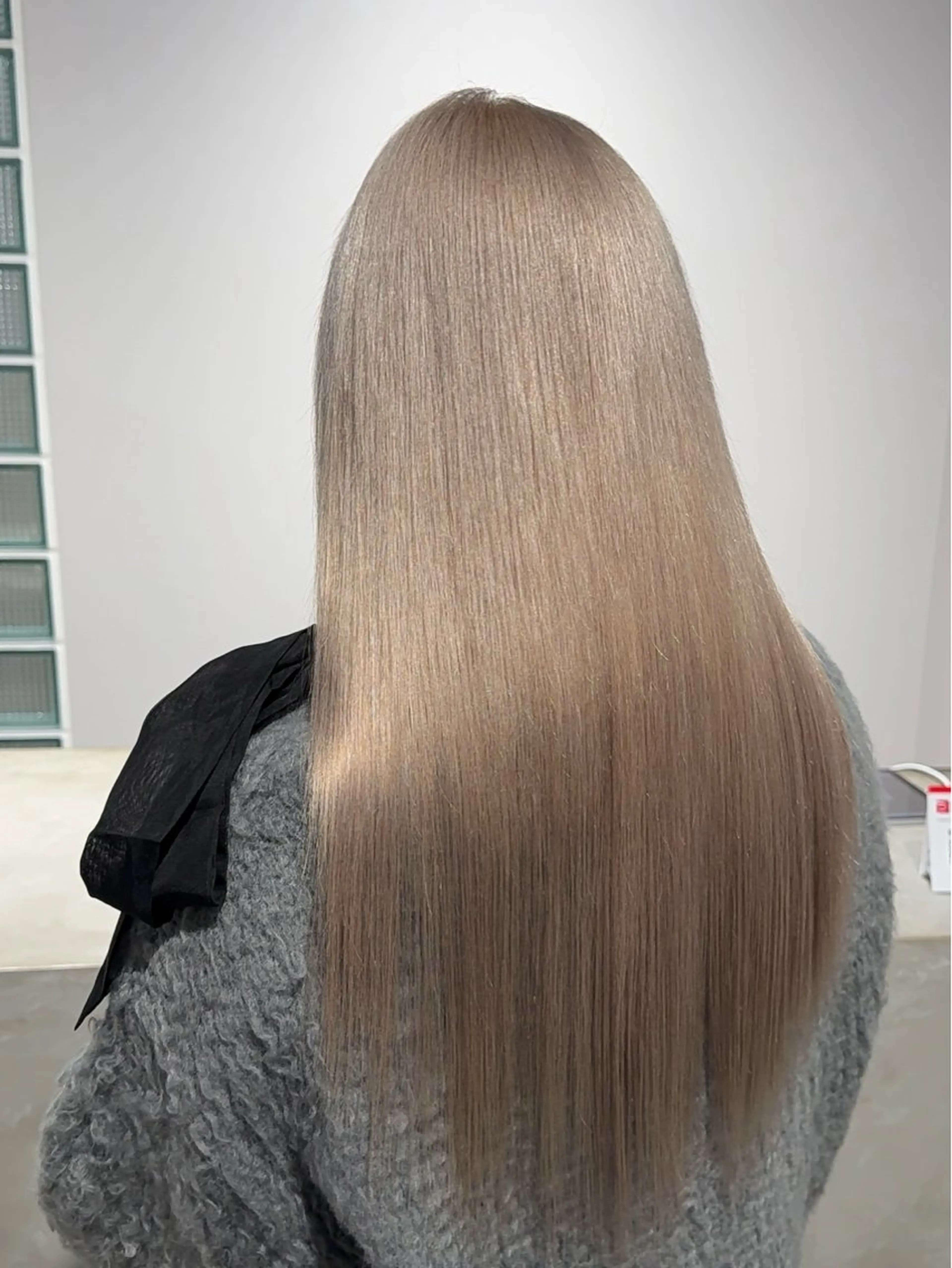 ロング カラー ハイトーン/ 縮毛矯正のヘアスタイル