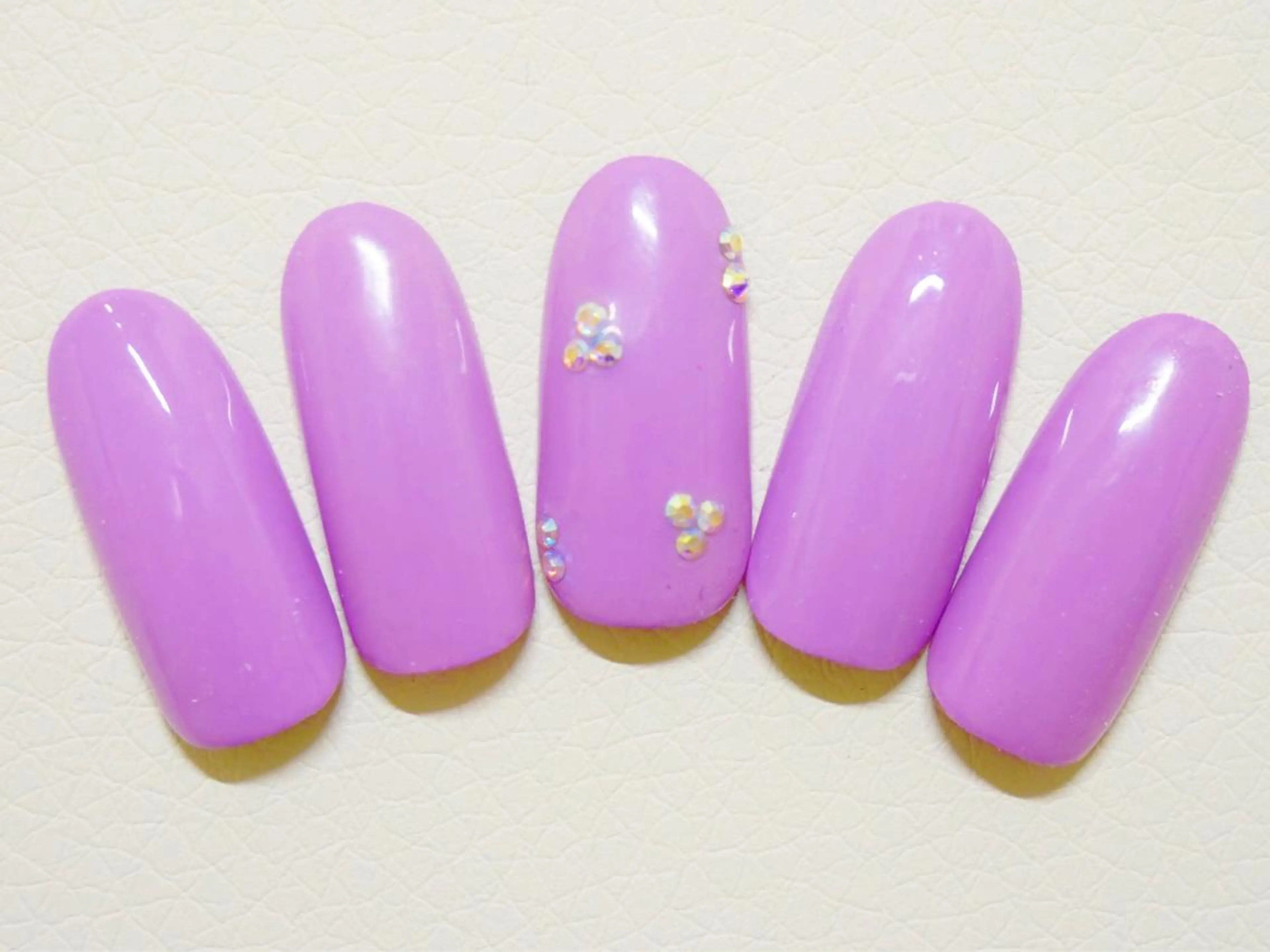 ネイル マツエク・マツパ ストーンネイル Nail Salon RINO所属・伊藤 なつみのネイルデザイン