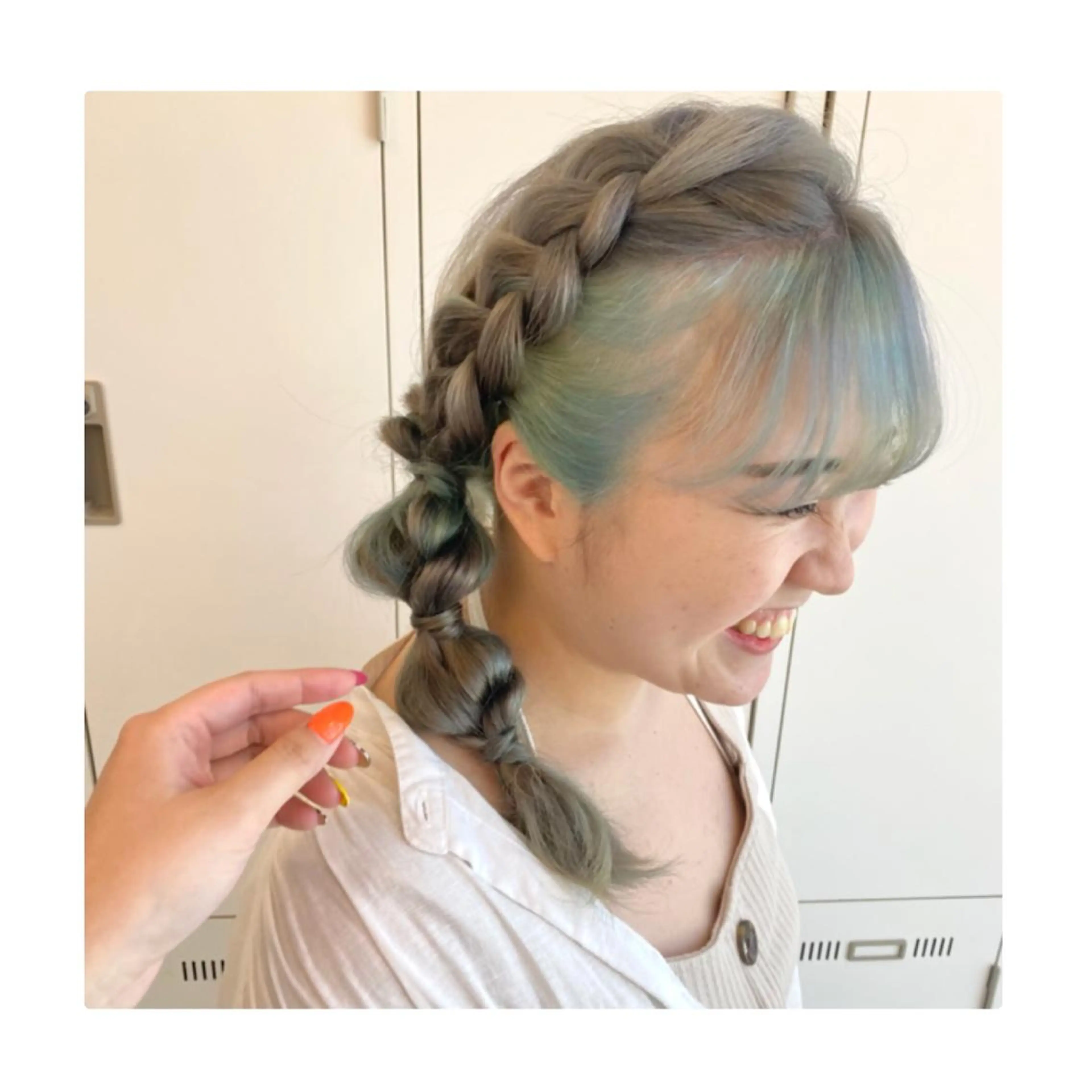 セミロング カラー ヘアアレンジ YUNA ユウナのヘアスタイル