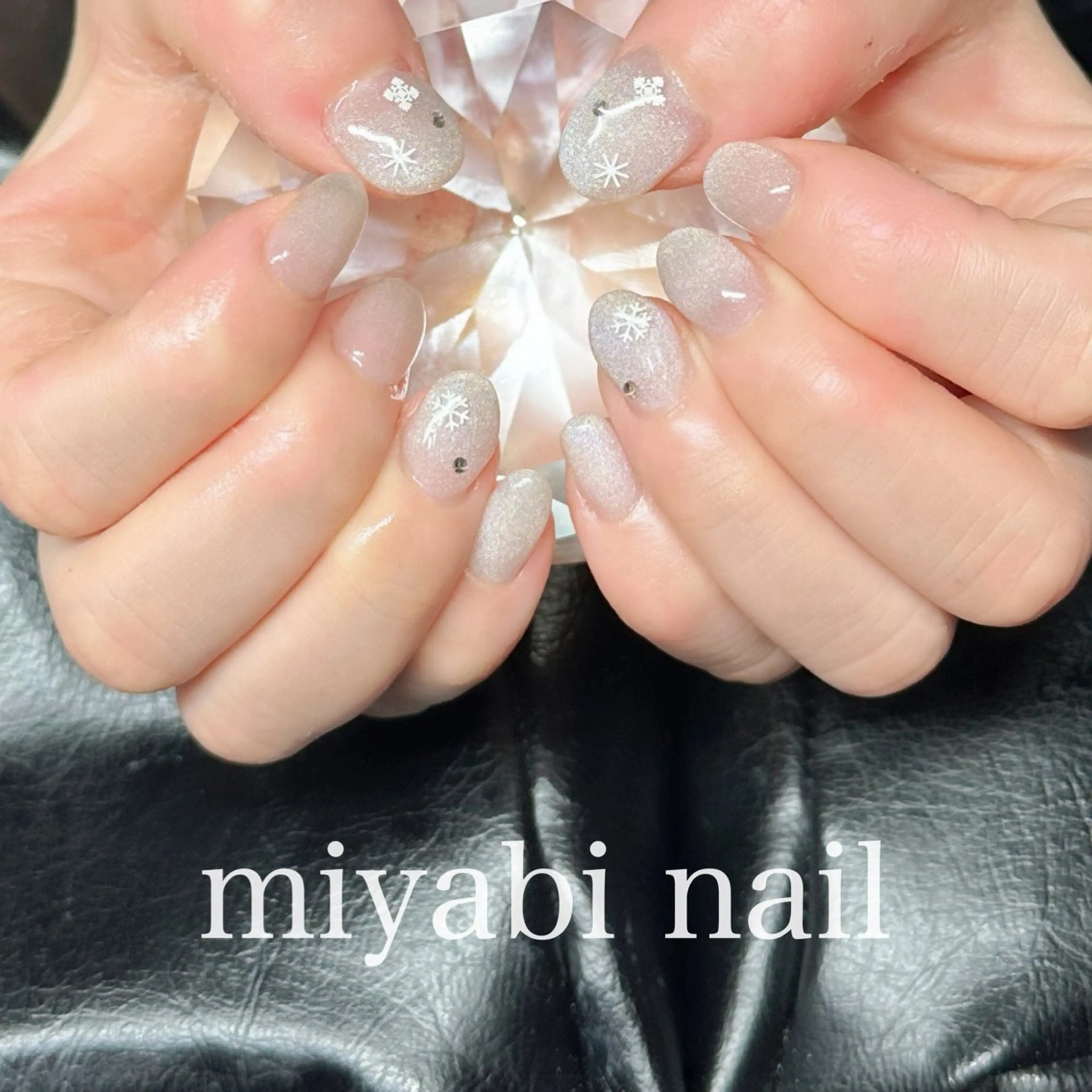 ネイル ジェルネイル マグネットネイル 持ち込み ストーンネイル ホワイト ハンドネイル miyabi nail 桂川駅近くのネイルデザイン