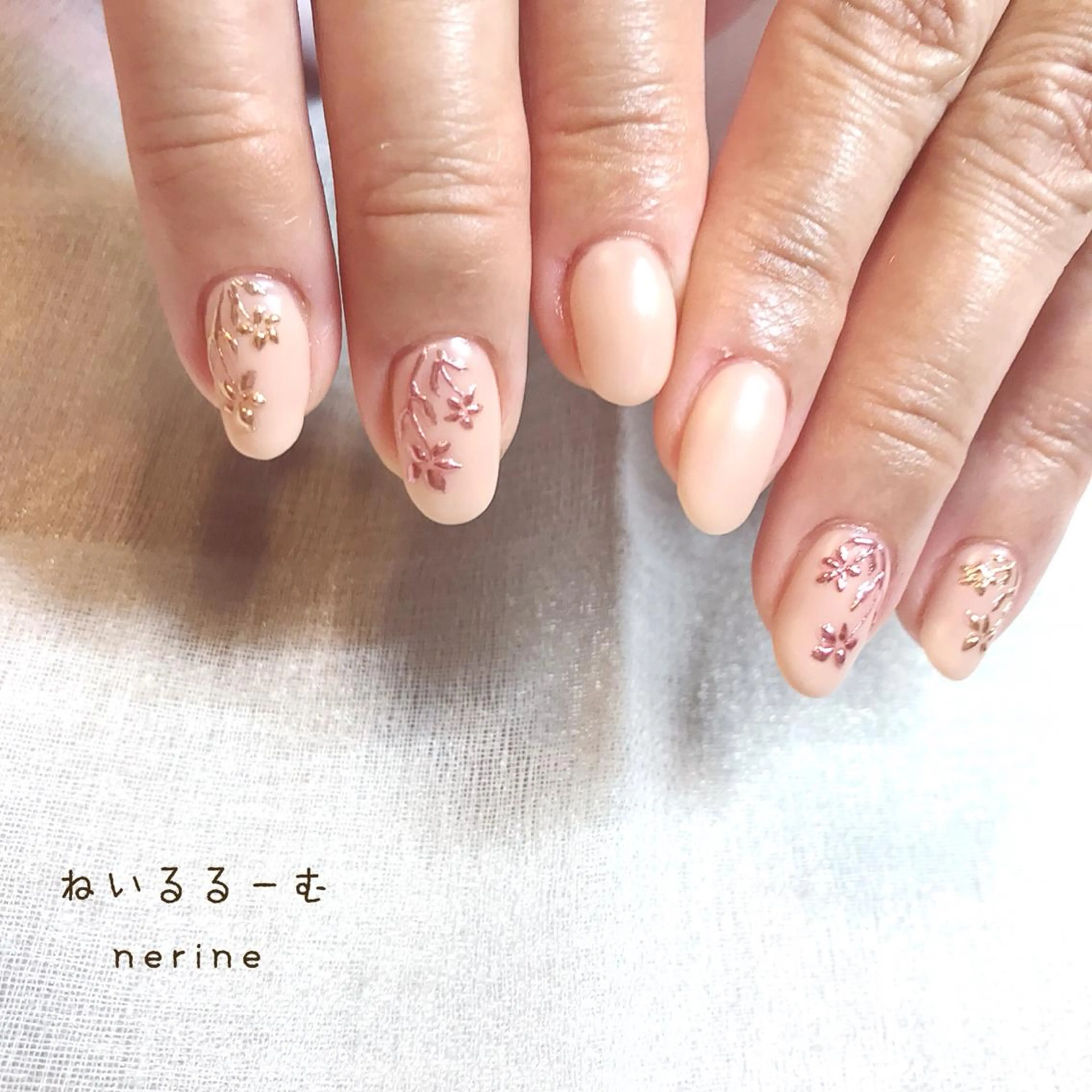 ネイル ミラーネイル NAILST Naomiのネイルデザイン