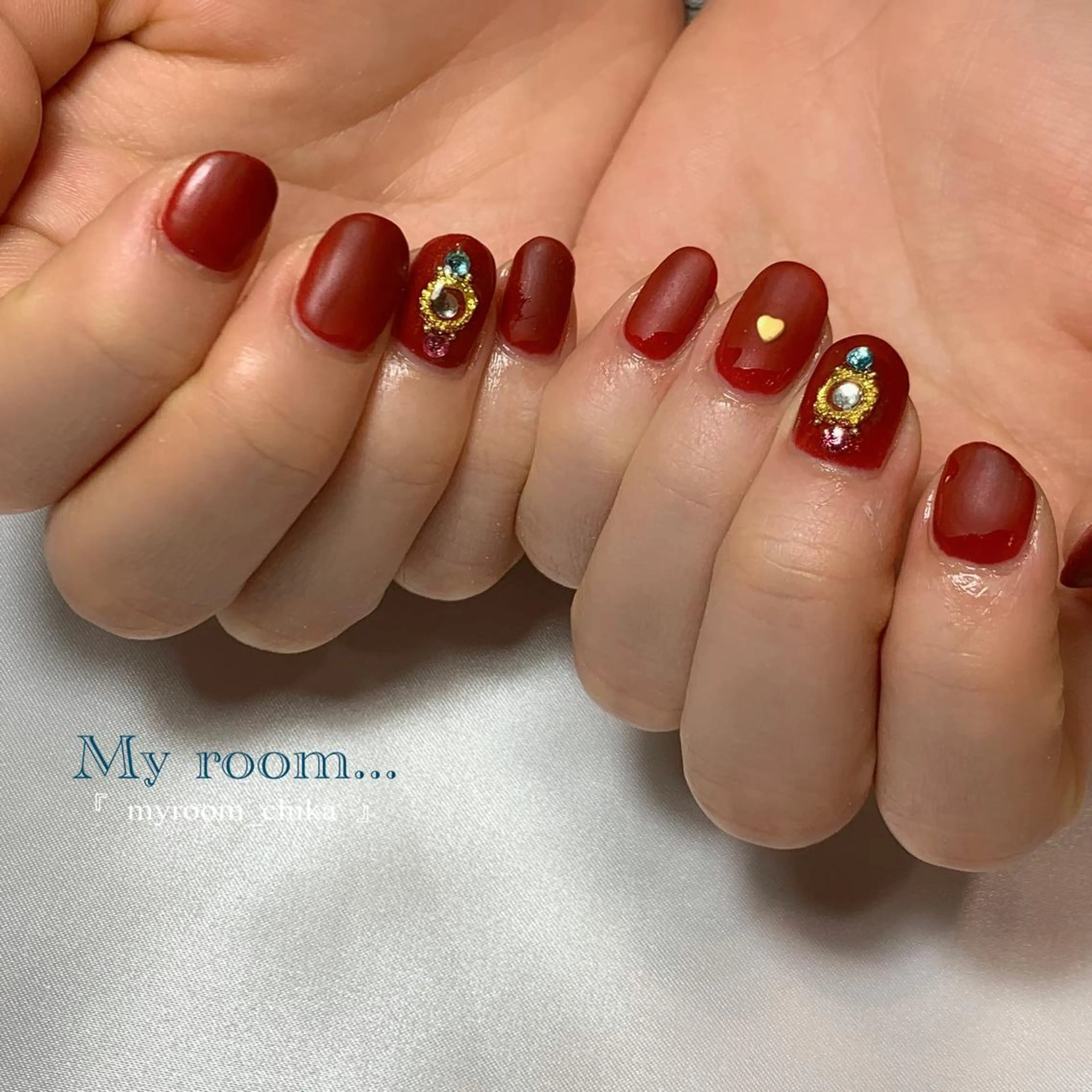 ネイル 赤色 ショートネイル Amua.facial salon所属・Amua.ハーブ 新宿御苑駅前のエステ・リラクイメージ