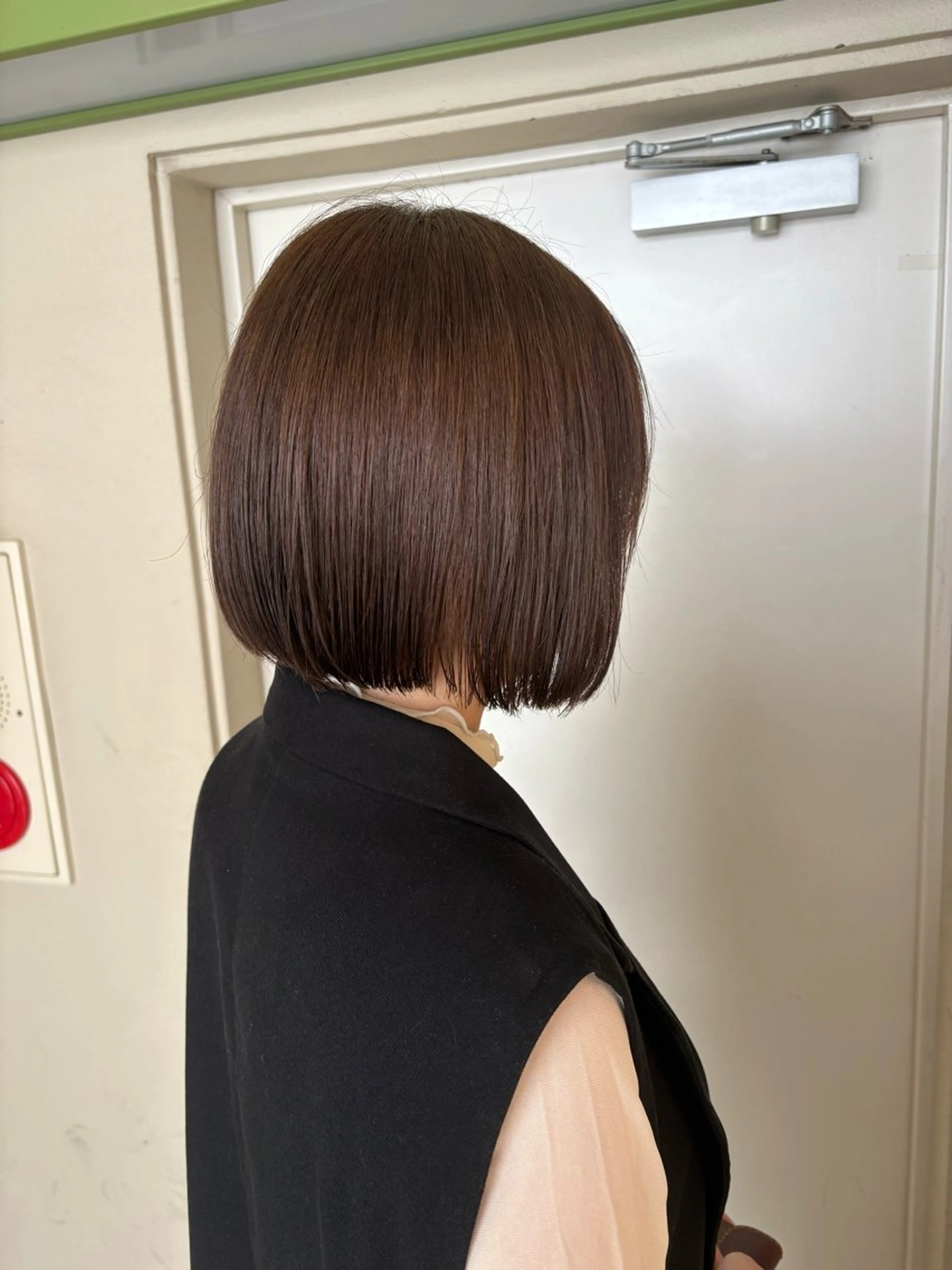 ショート .AIRI🌼 暖色/ぱつっとぼぶのヘアスタイル