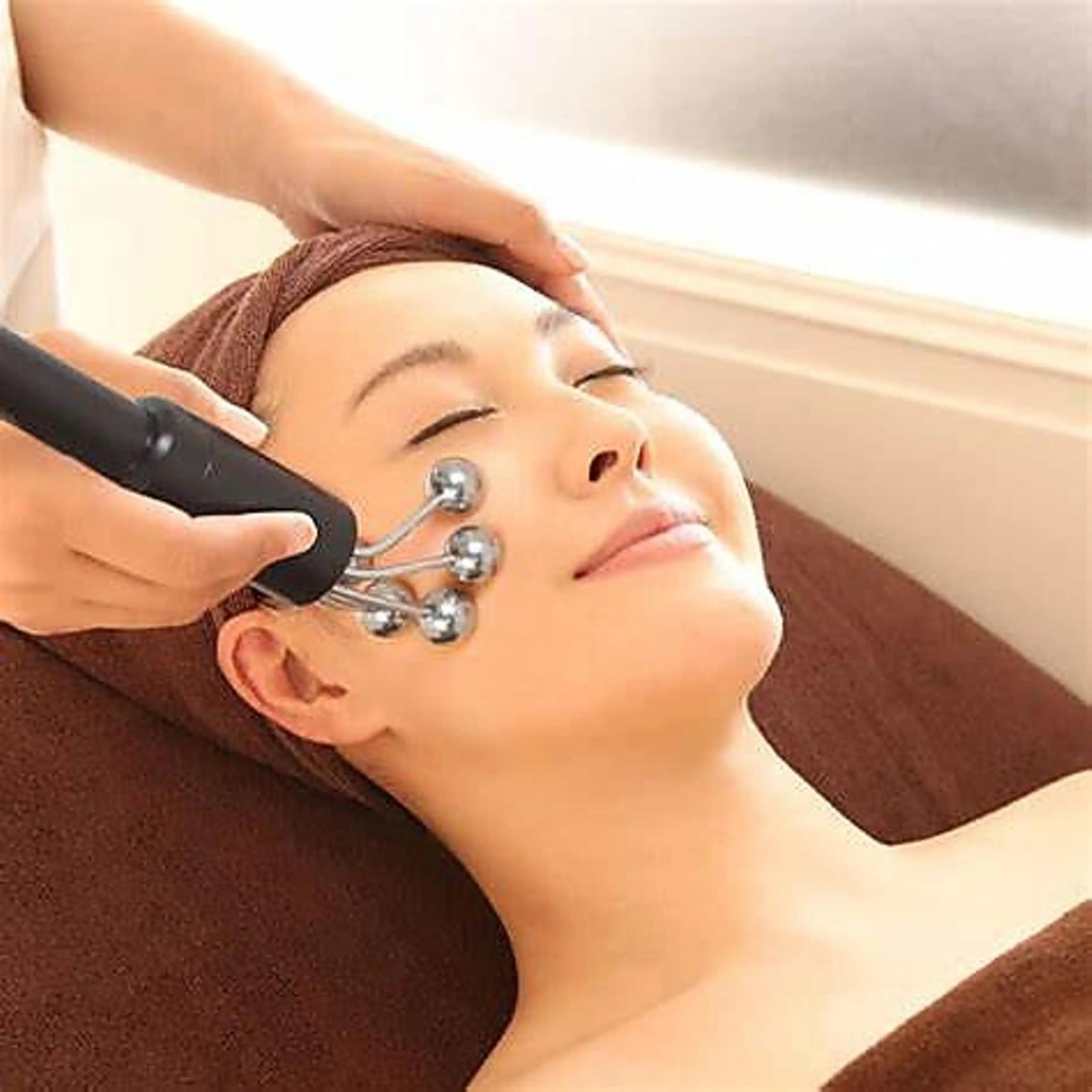 【ト一ンアップ エイジングケア]＋ゴールドコラーゲンフェイシャル60分の写真