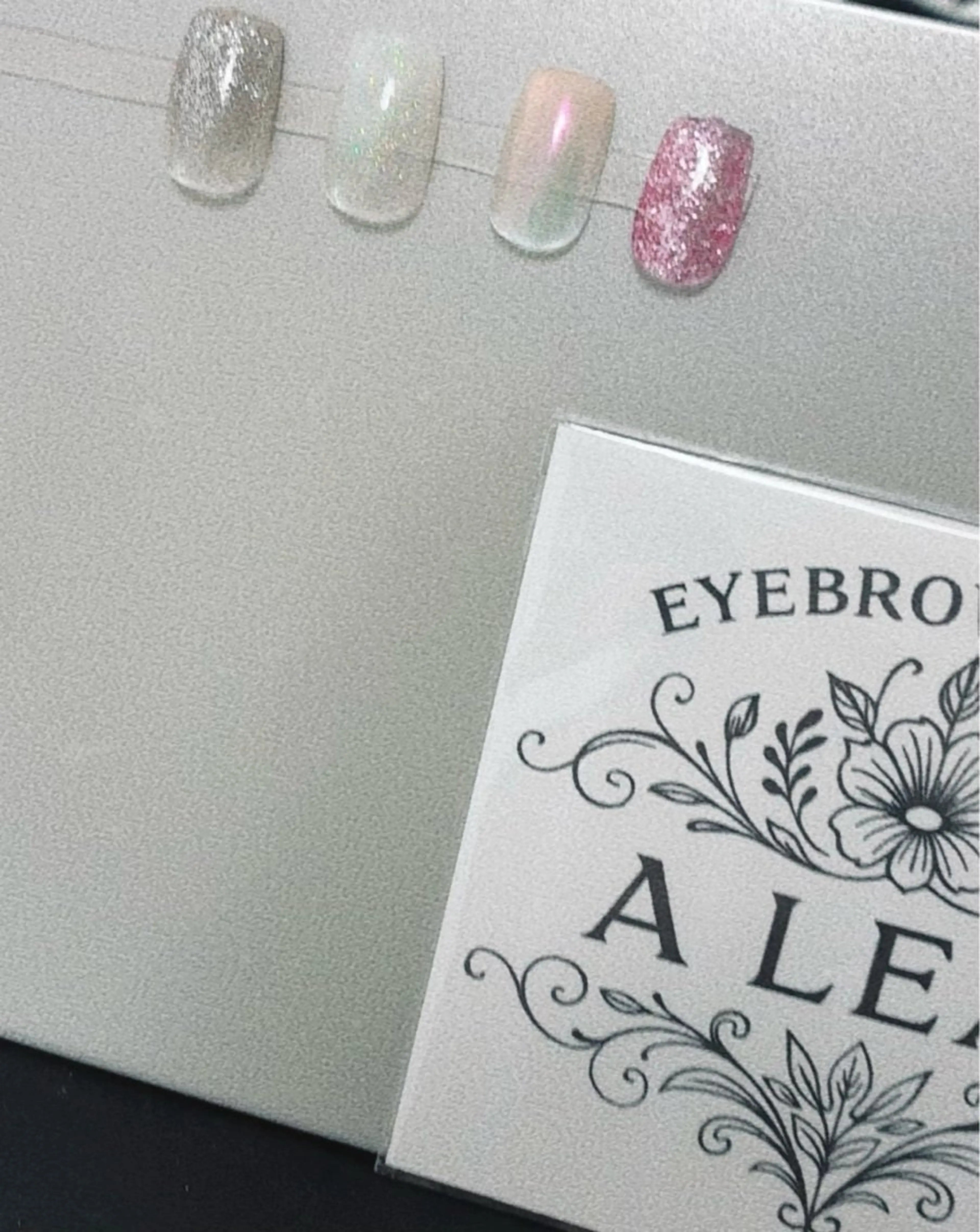 ⛄️冬のホワイトグラデ🪾（オフなし）Snowパウダーのせ！の写真