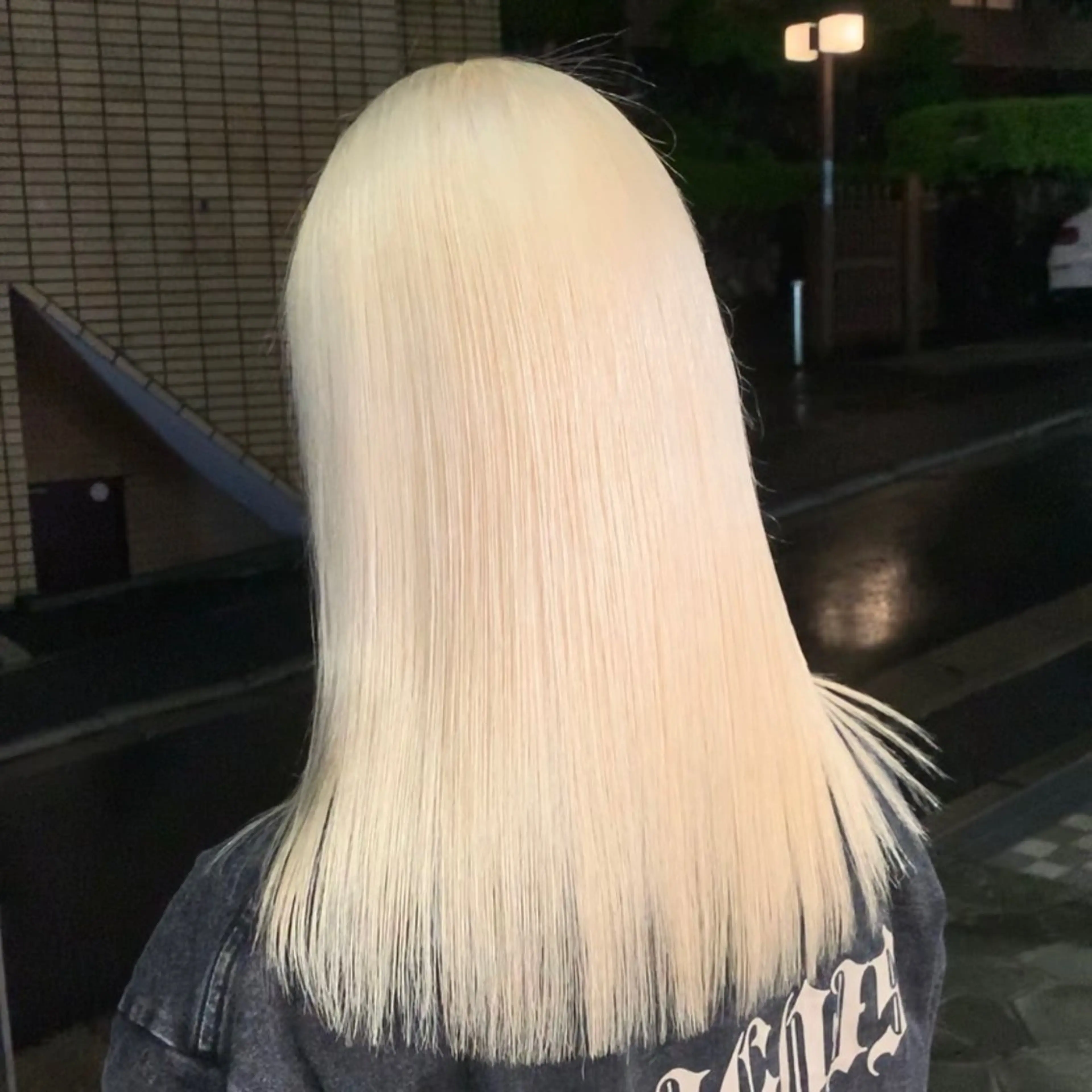 セミロング カラー ヘアカラー トリートメント サロウィン(SALOWIN)原宿iori店所属・れい🫧 ハイトーン特化のヘアスタイル