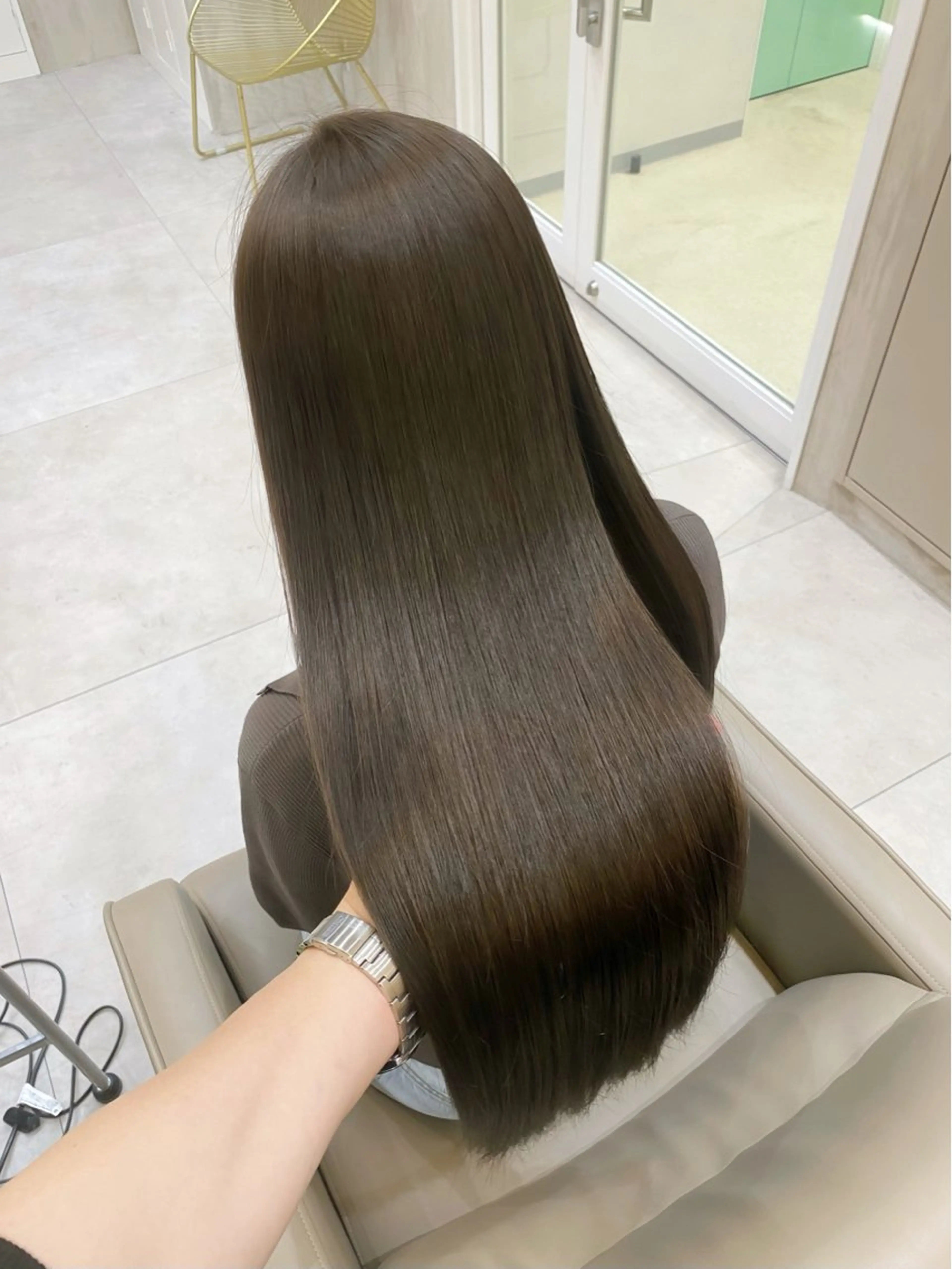 セミロング カラー ヘアアレンジ ベージュカラー ブリーチ ブラウンカラー ショコラブラウン 透明感カラー カット ヘアカラー トリートメント ヘアセット 赤み消し🫧韓国ヘア 🫧藤岡誠也のヘアスタイル