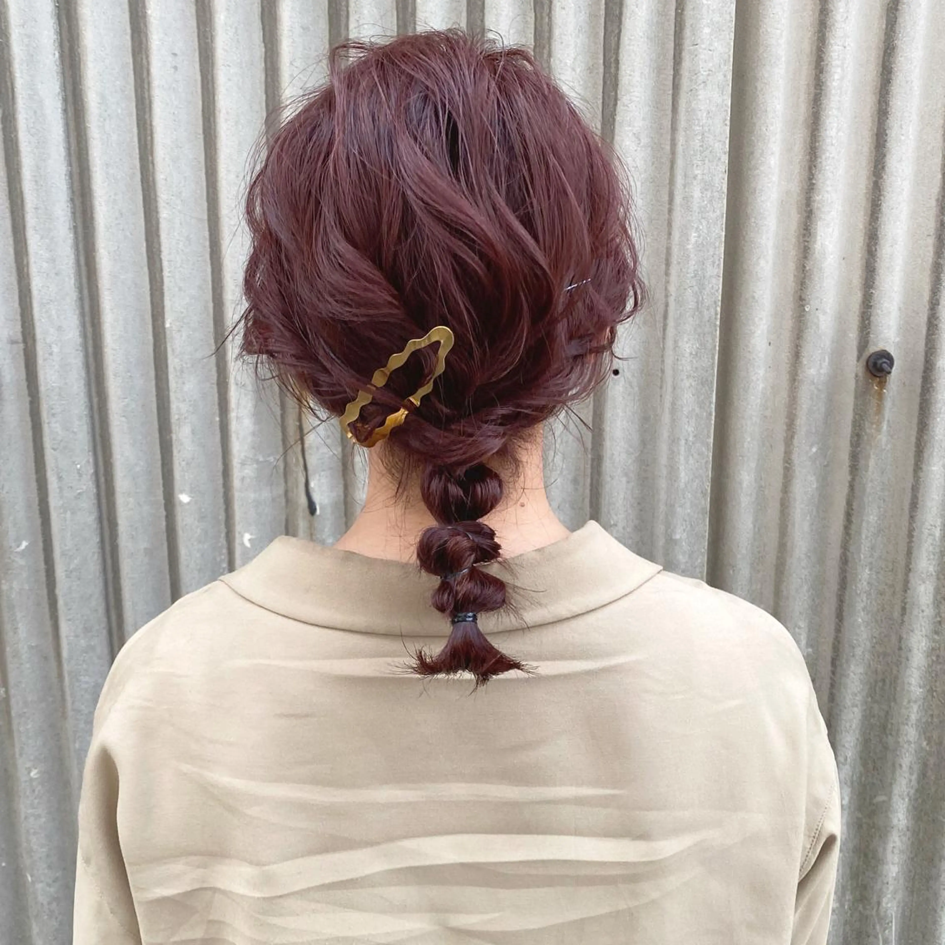 ミディアム カラー ヘアアレンジ ピンクカラー 野々村 朋美のヘアスタイル