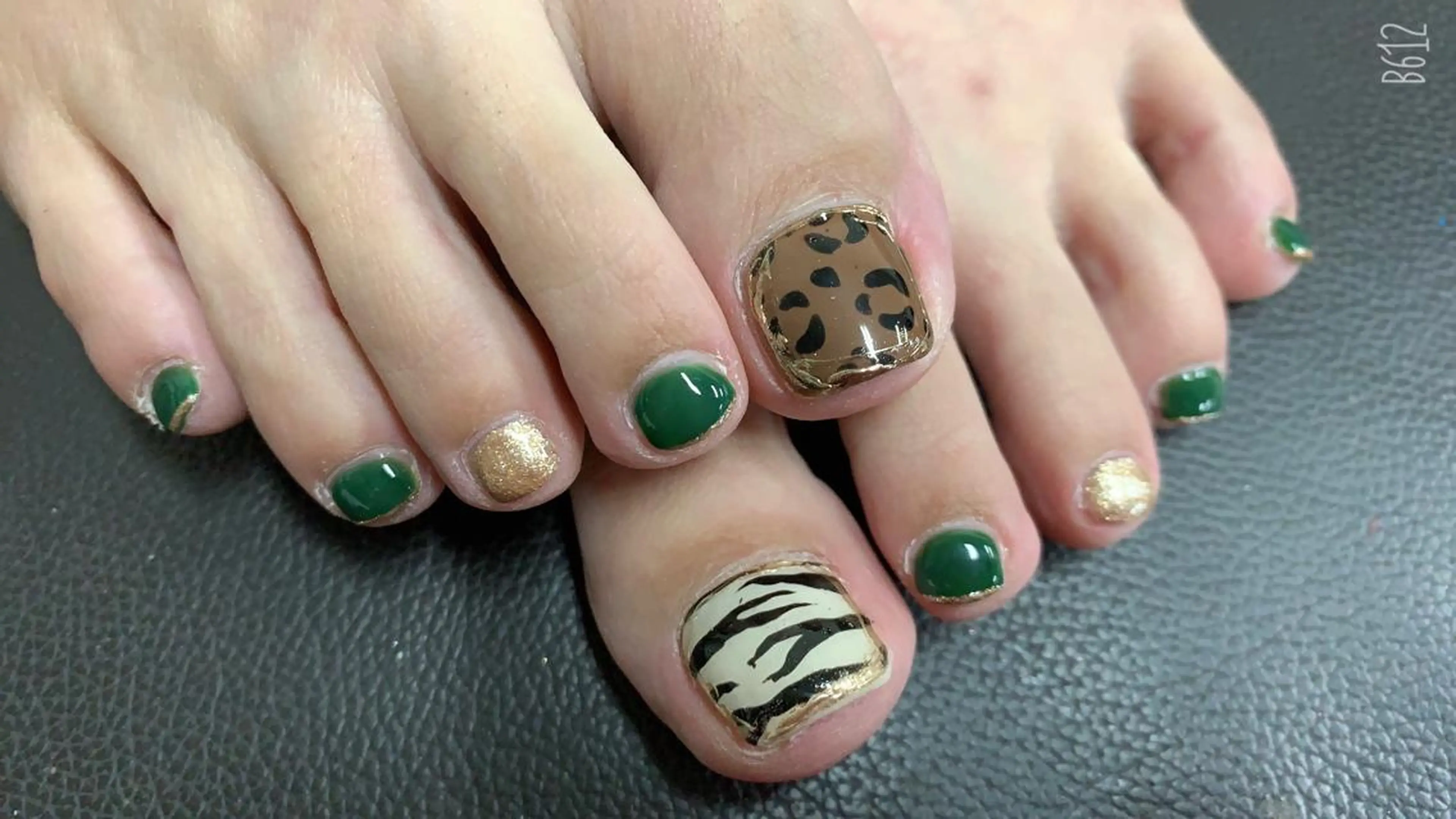 オフ込み親指アート２本＋ストーン１０点の写真