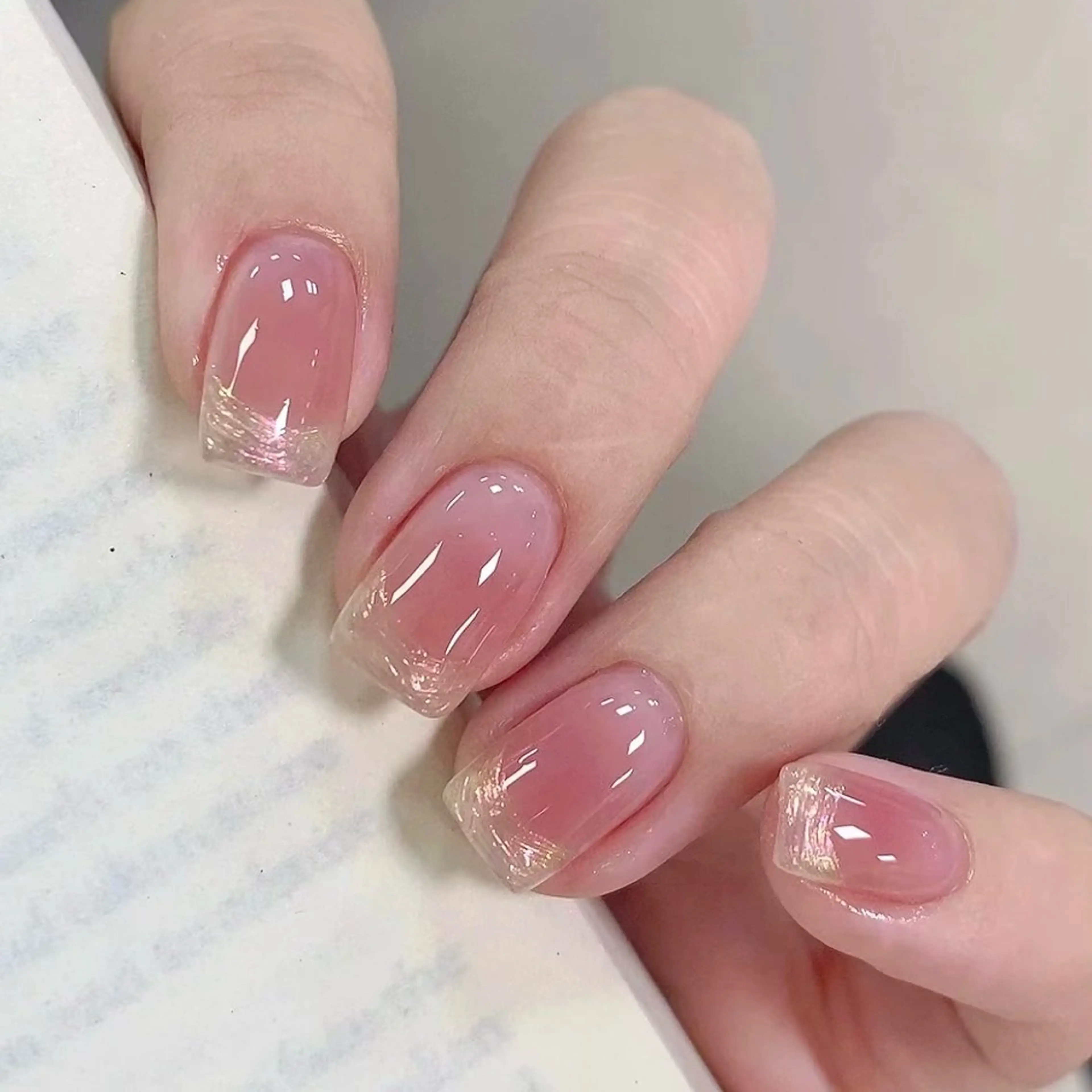 ネイル フレンチネイル ガラスフレンチ Nail salon Amoureuse ネイルサロン アムルーズ所属・ネイリスト ミクのネイルデザイン