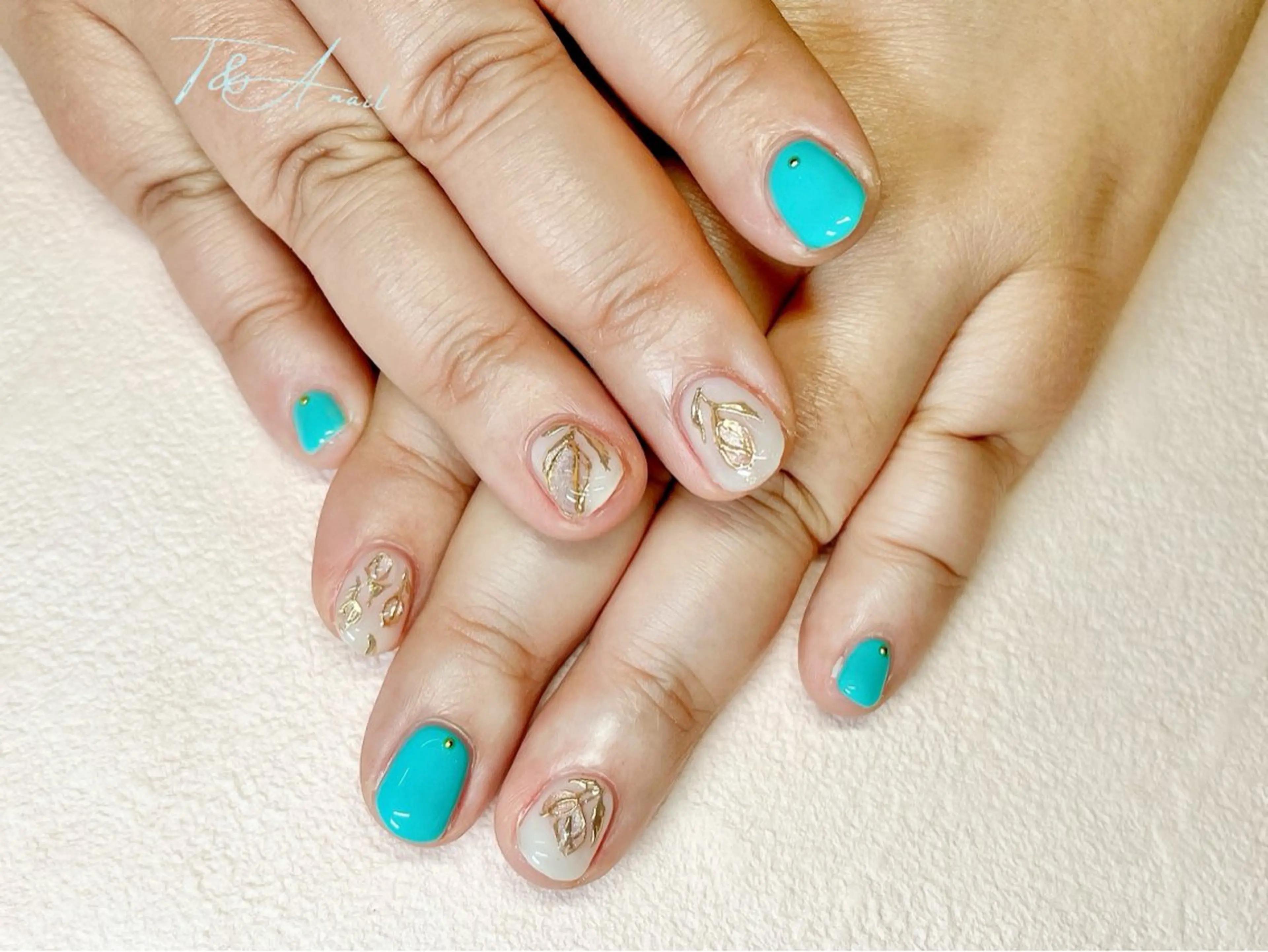 ネイル ブルー フラワーネイル ジェルネイル ゴールド スカルプネイル ハンドネイル T&A nailのネイルデザイン