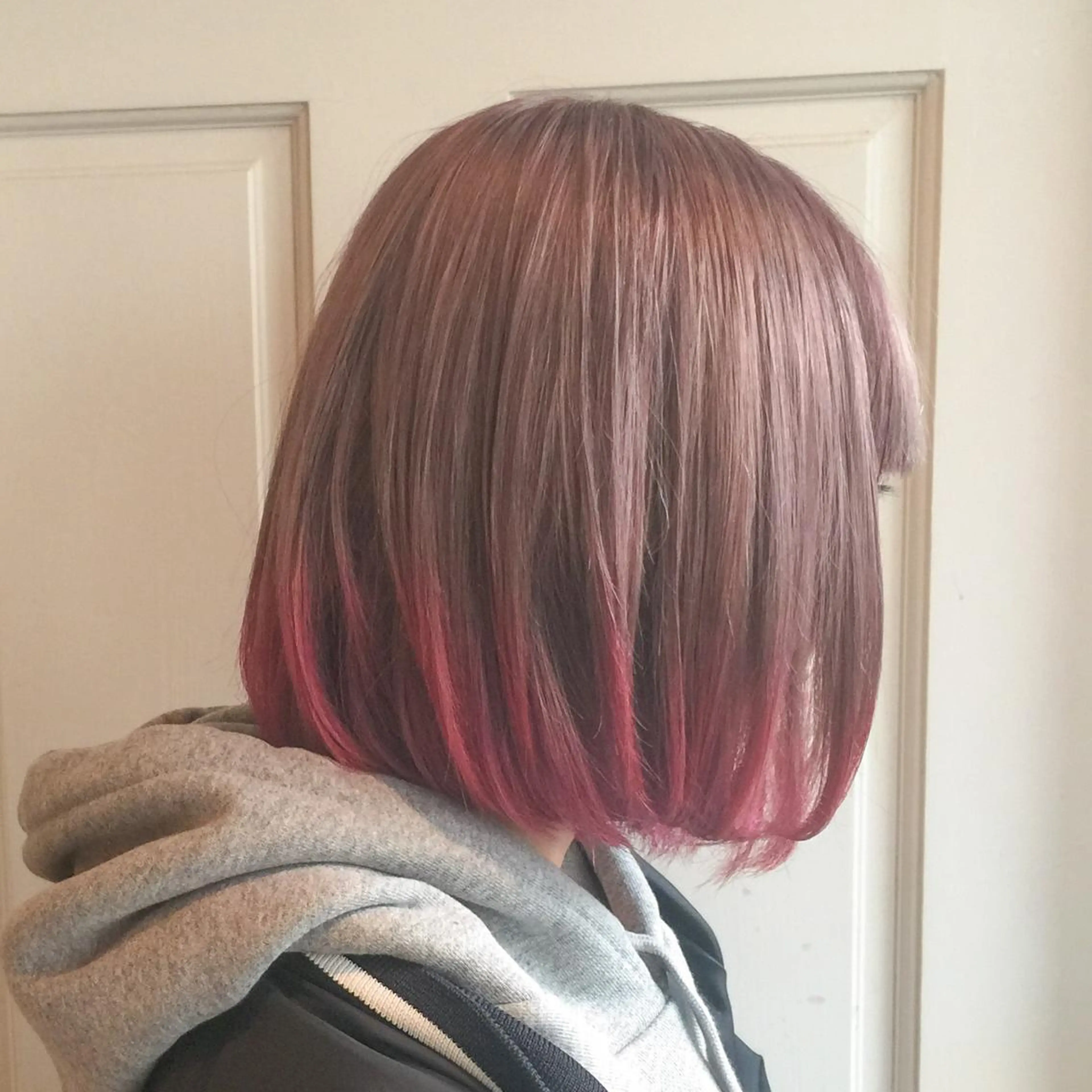 ミディアム カラー ベージュカラー ピンクカラー ピンクベージュ ヘアカラー ホワイト&レイヤーカ ットエクステ長畠俊輔のヘアスタイル