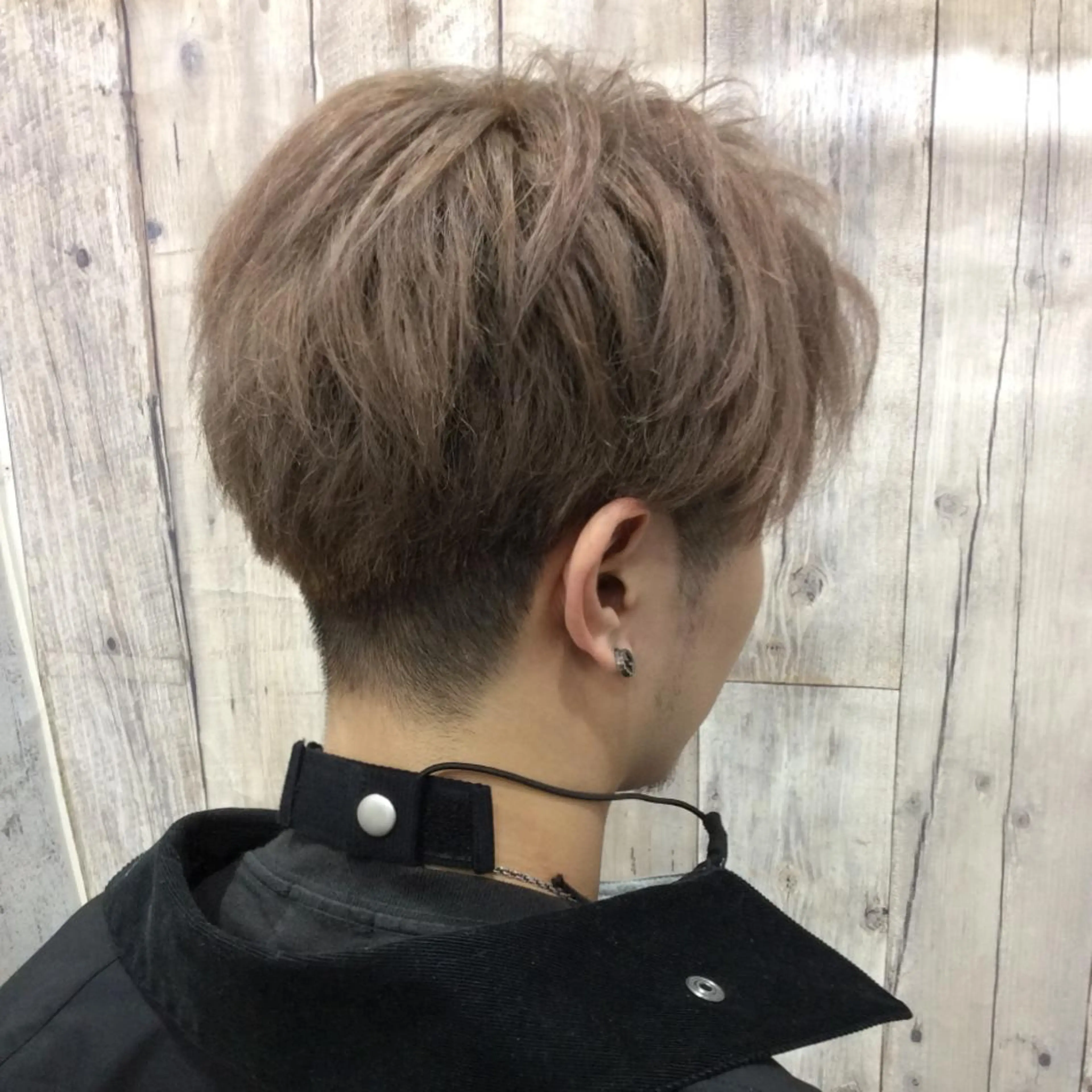 メンズ ショート カラー マッシュ ベージュカラー ミルクティーベージュ ショートヘア カット パーマ sato shoheiのヘアスタイル