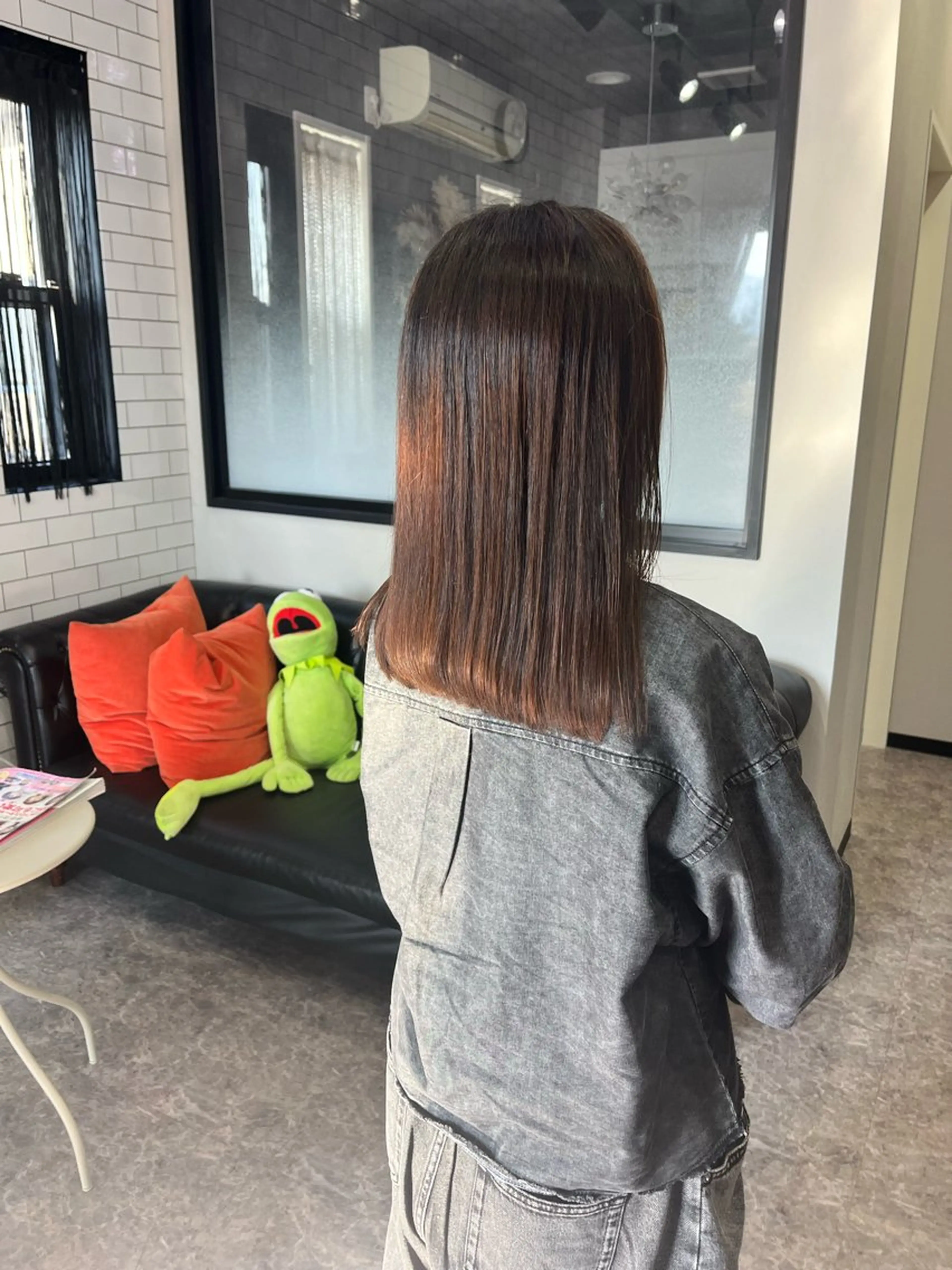 セミロング カット 友滝 真菜美のヘアスタイル