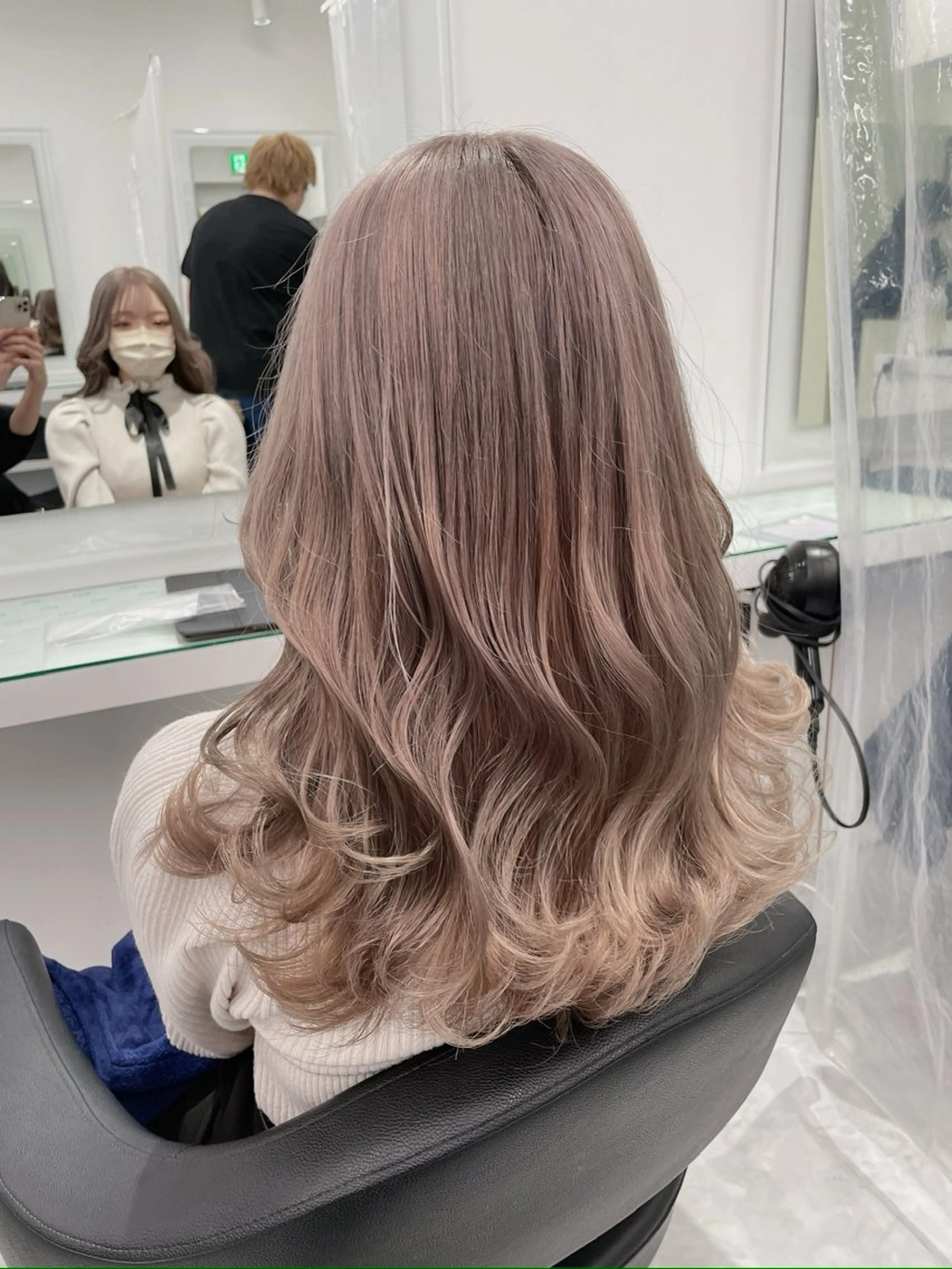 ロング メンズ ヘアカラー トリートメント 艶感ミルクティー🤍 色落ち綺麗🤍ともやのヘアスタイル