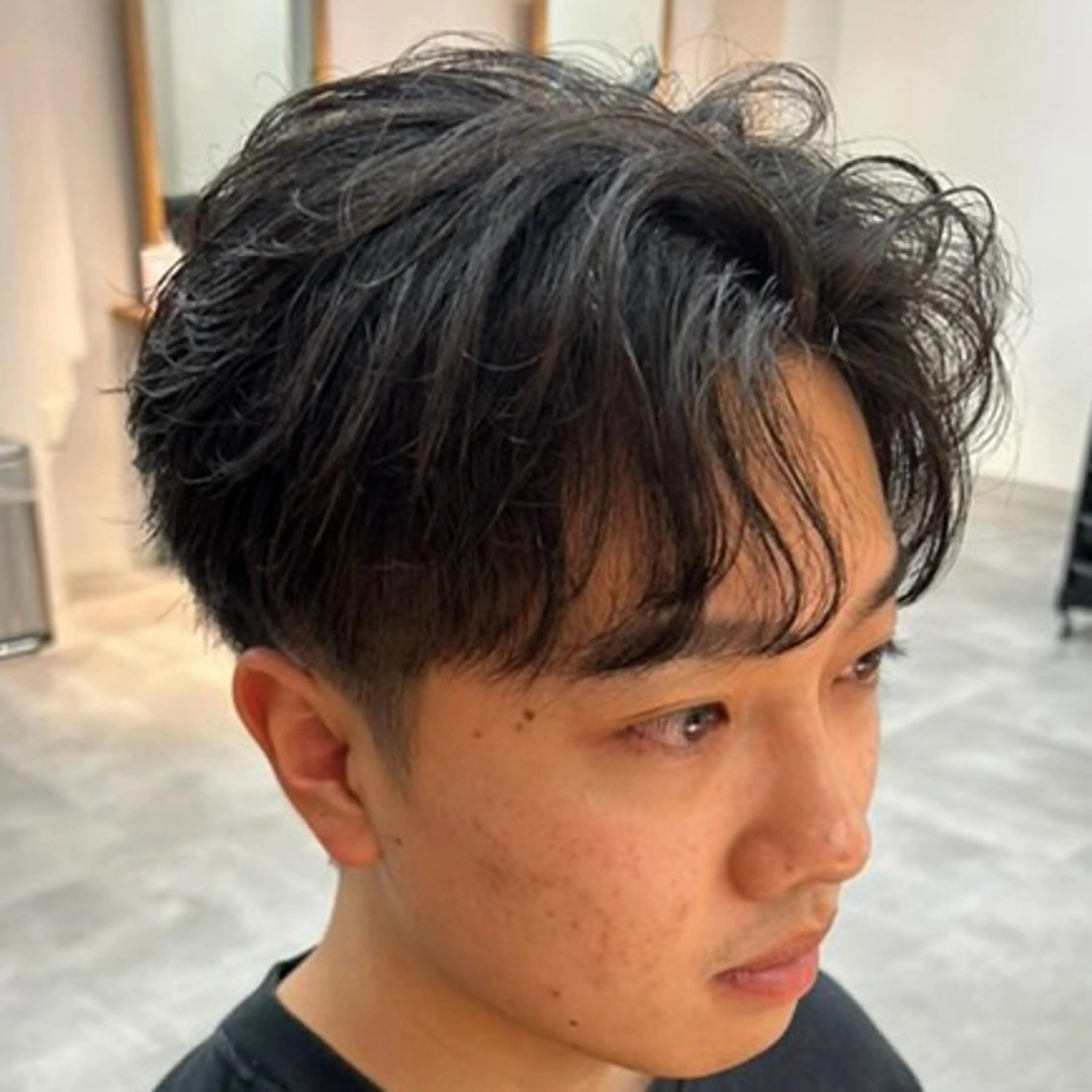 パーマ メンズ センターパート フェザーパーマ メンズ韓国風 メンズパーマ ニュアンスパーマ カット パーマ 男の理想を叶える🔥 メンズパーマ特化|関のヘアスタイル